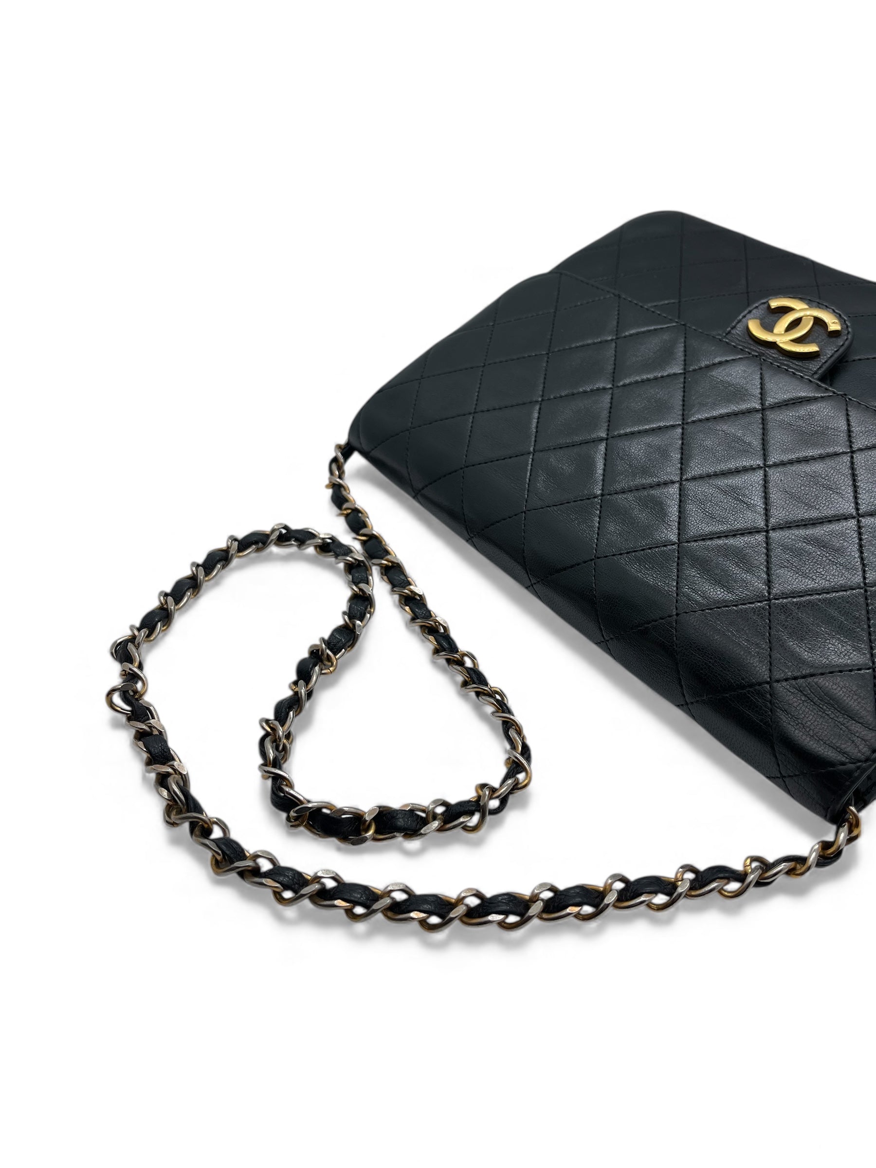 Chanel - Klassische Umhängetasche aus schwarzem Leder