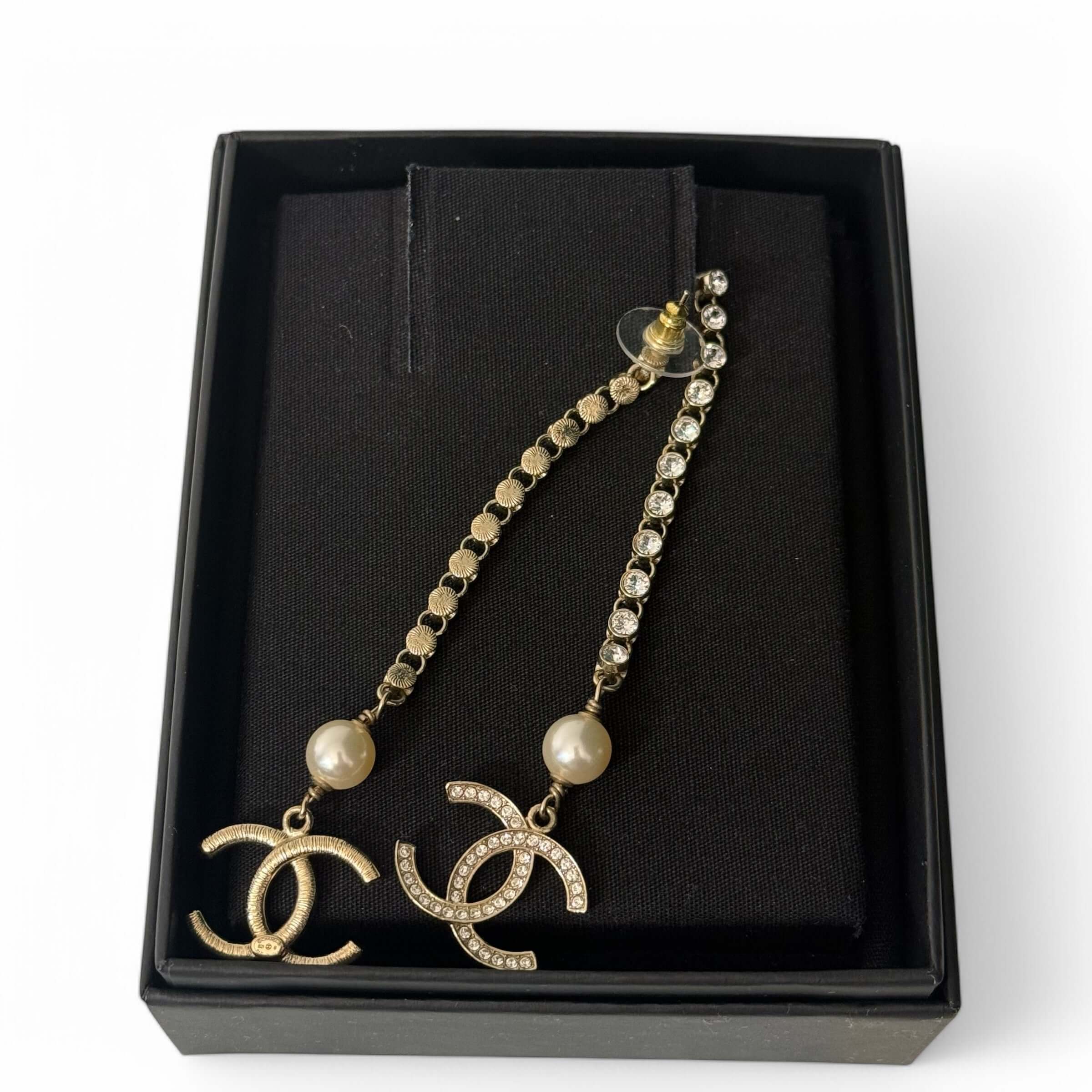 Chanel - Boucles d’oreilles strass