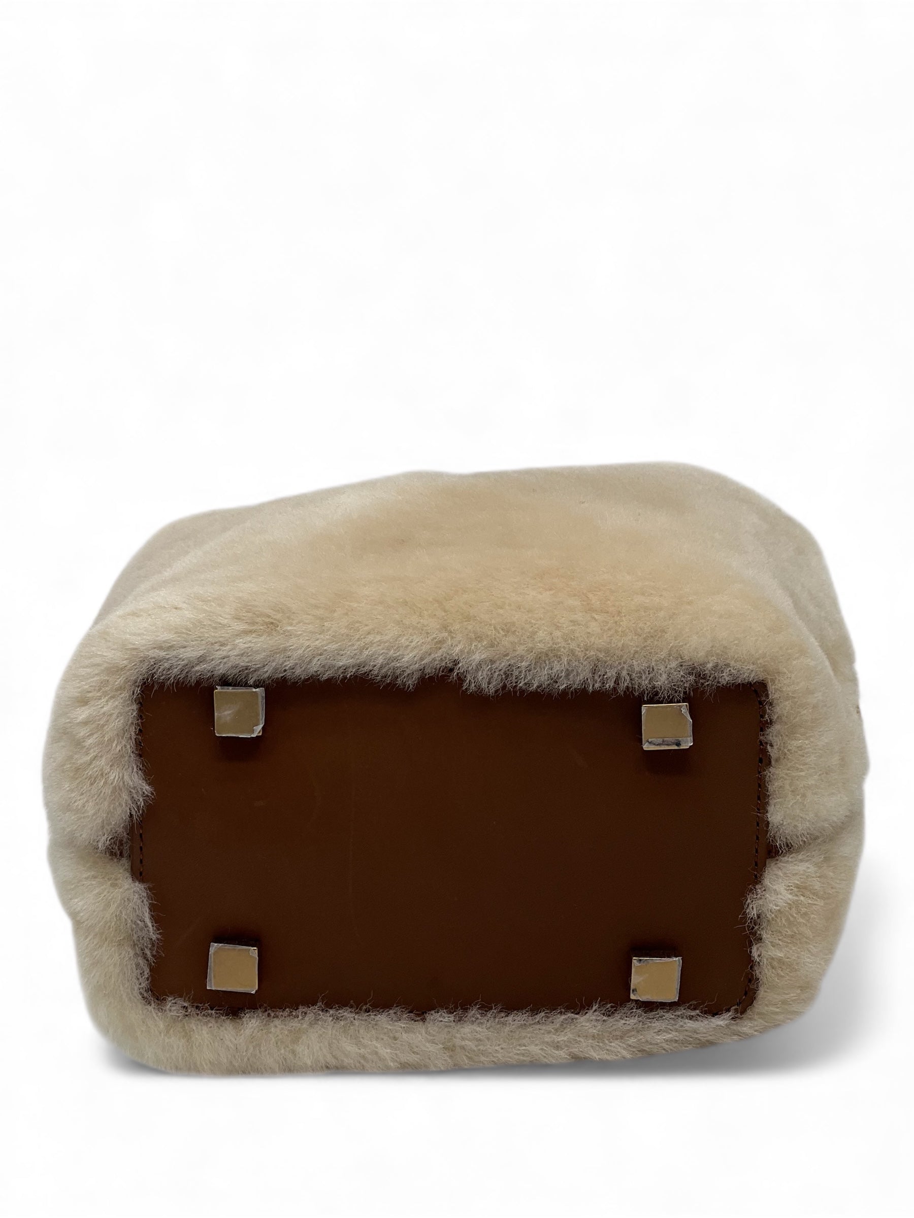 Saint Laurent - Sac Seau Le 37 Mini en shearling avec bandoulière