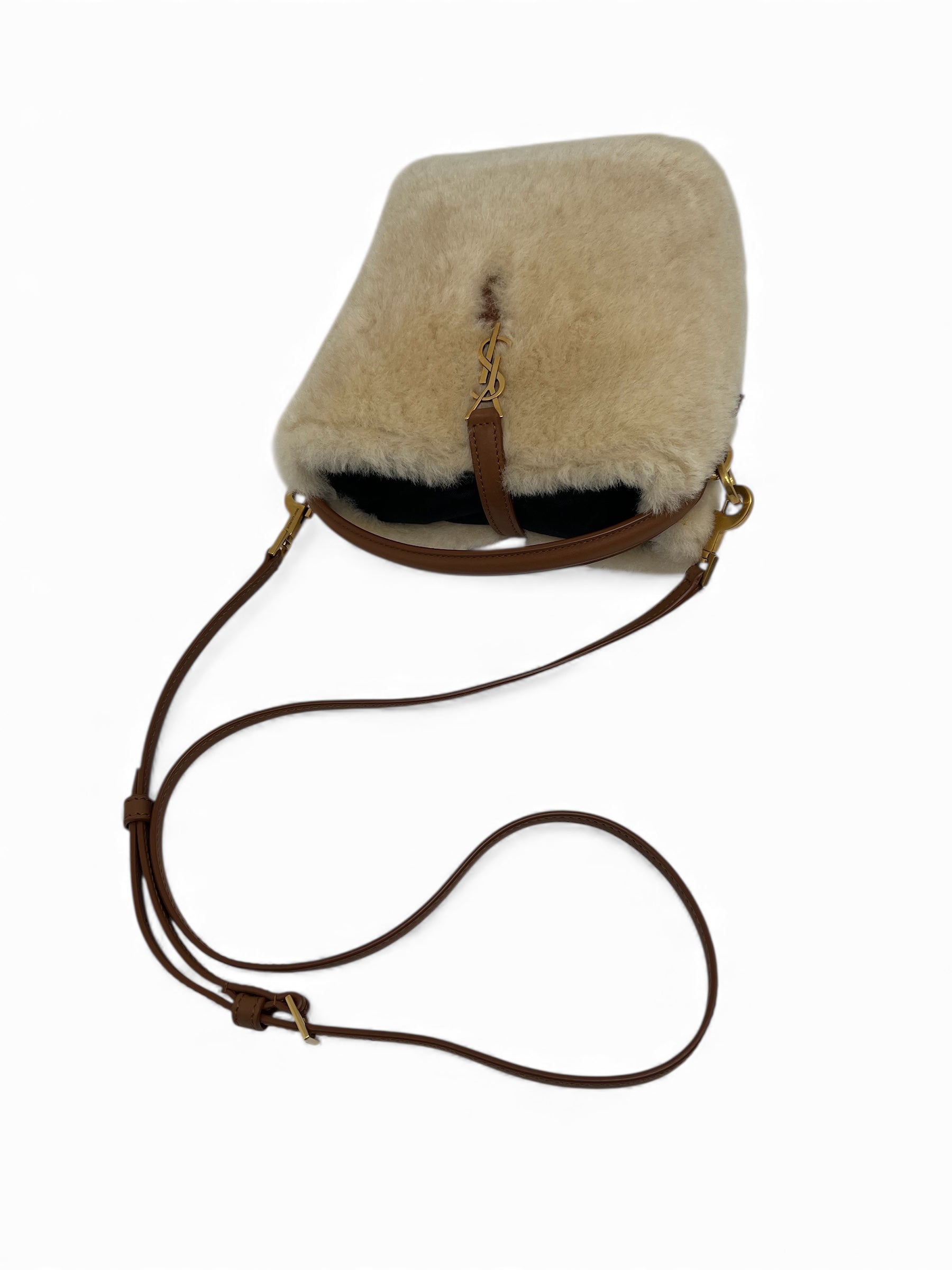 Saint Laurent - Sac Seau Le 37 Mini en shearling avec bandoulière