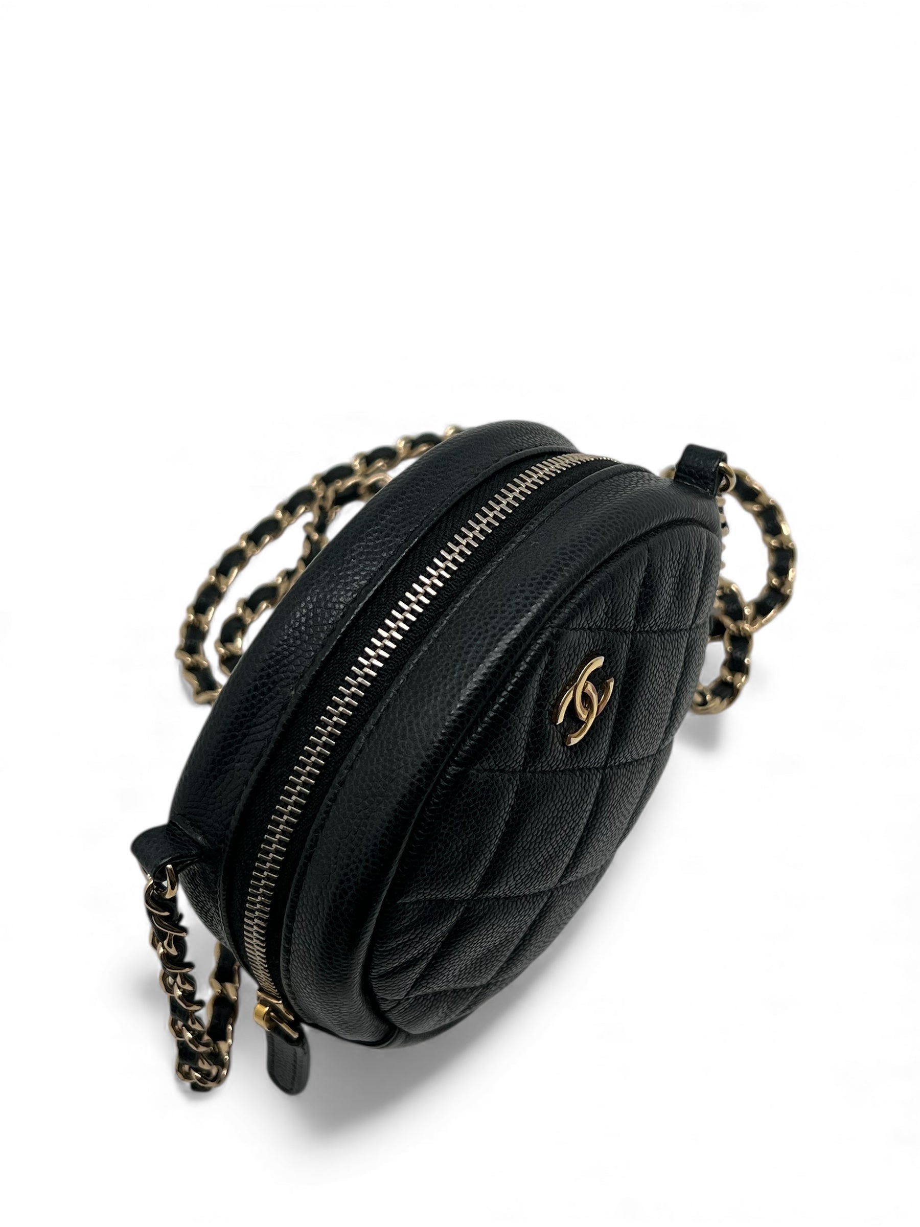 Chanel - Sac bandoulière rond zippé caviar