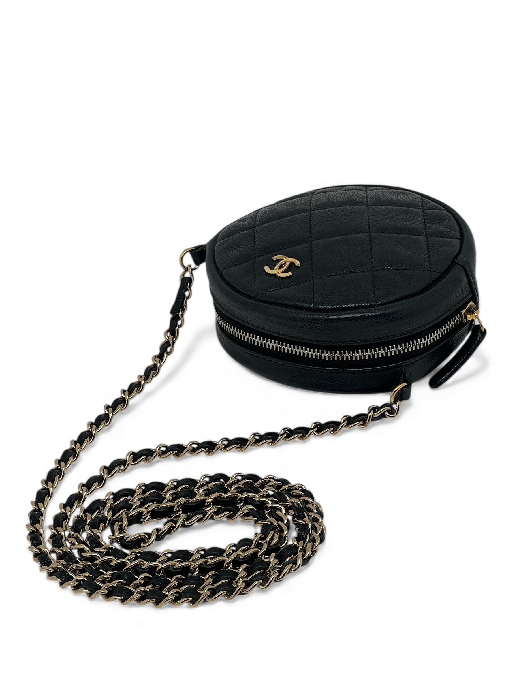 Chanel - Sac bandoulière rond zippé caviar