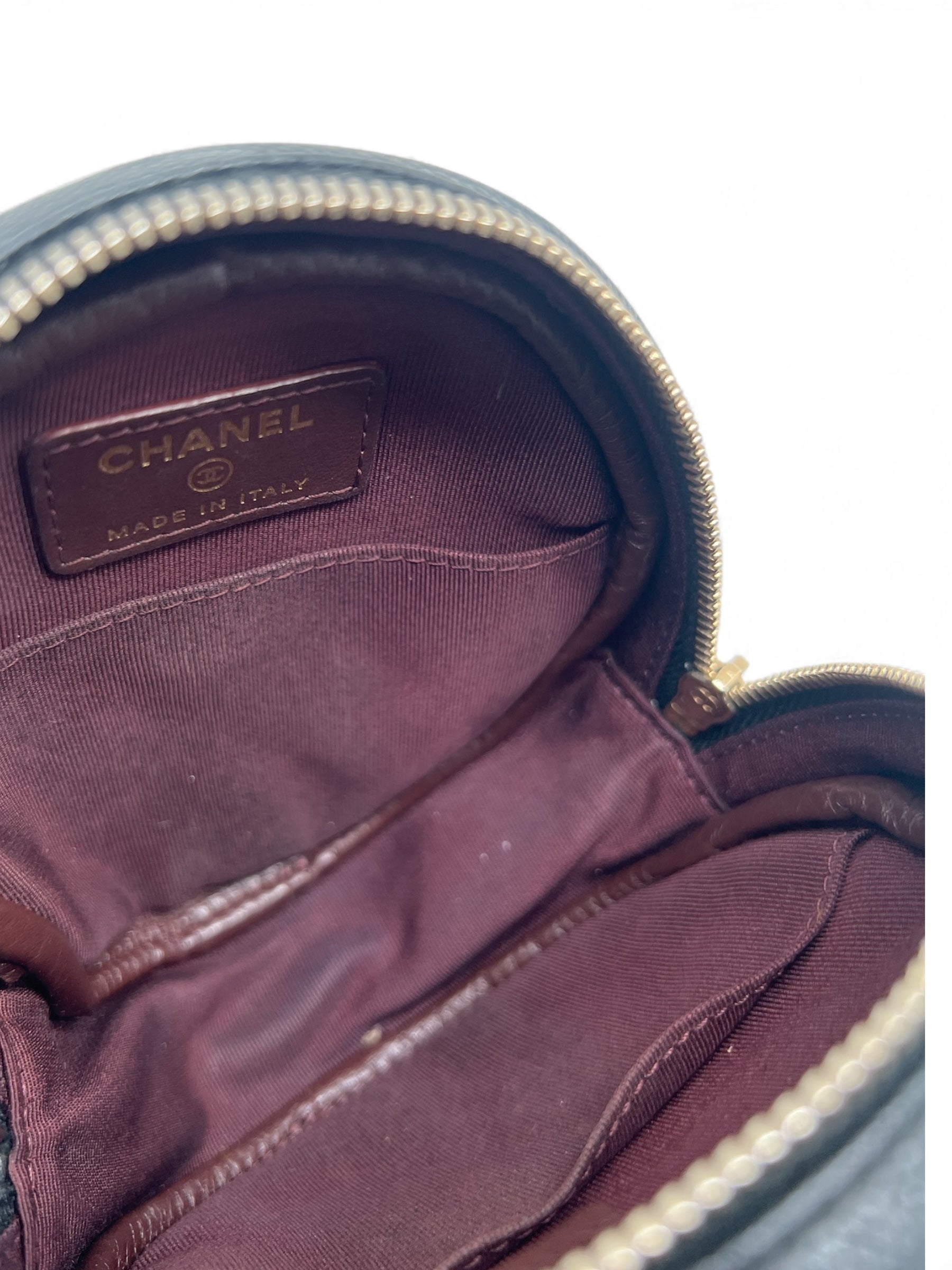 Chanel - Sac bandoulière rond zippé caviar