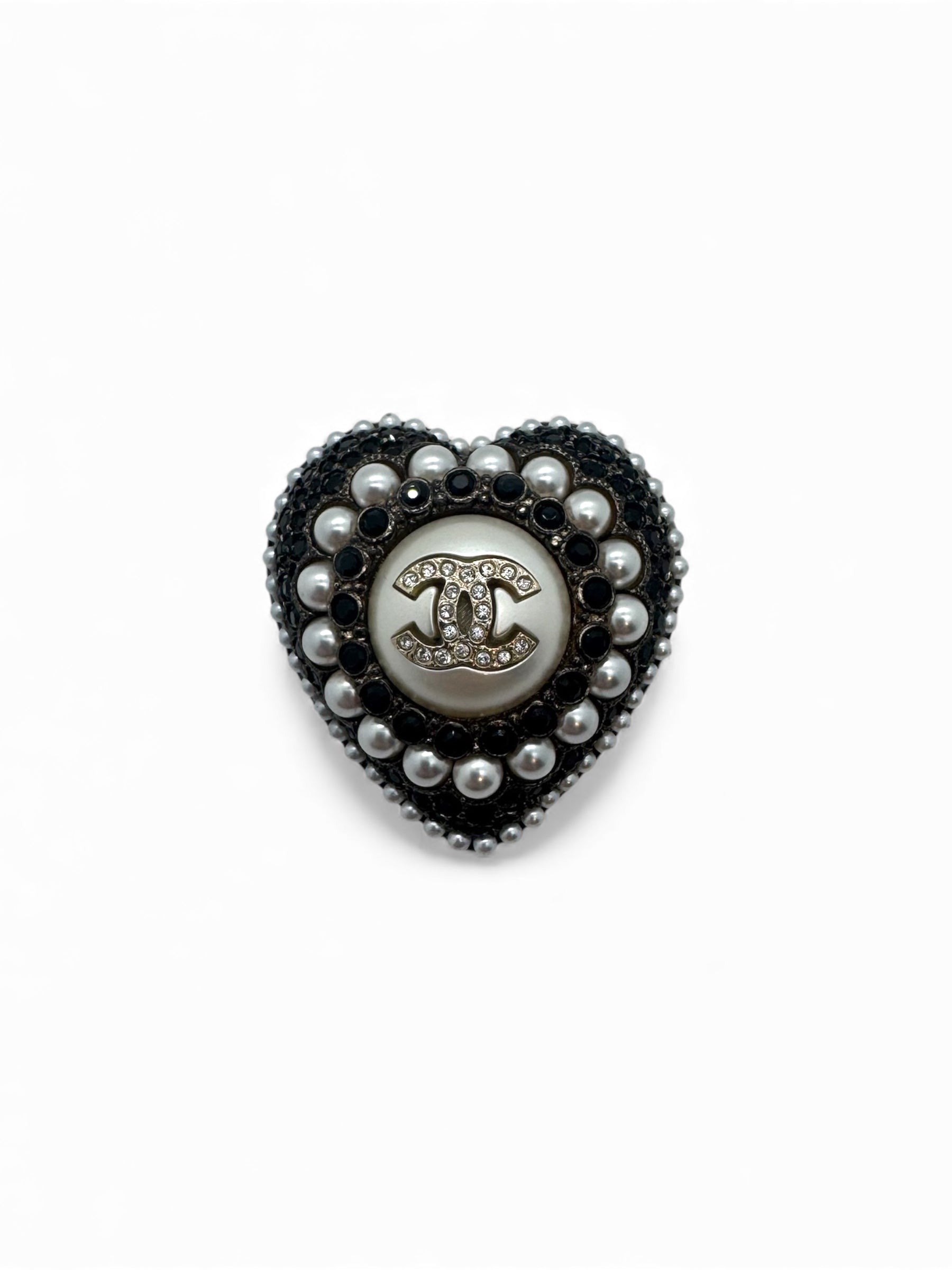Chanel - Brosche CC Herz mit Perlen 2022