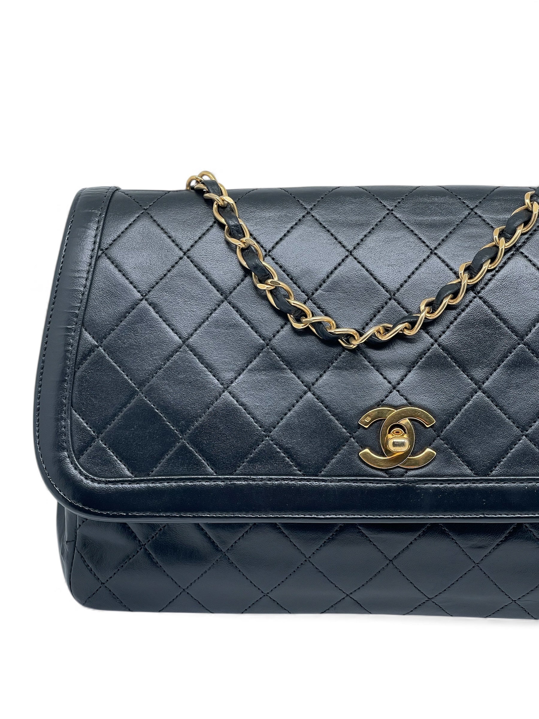 Chanel - Sac Diana en cuir noir