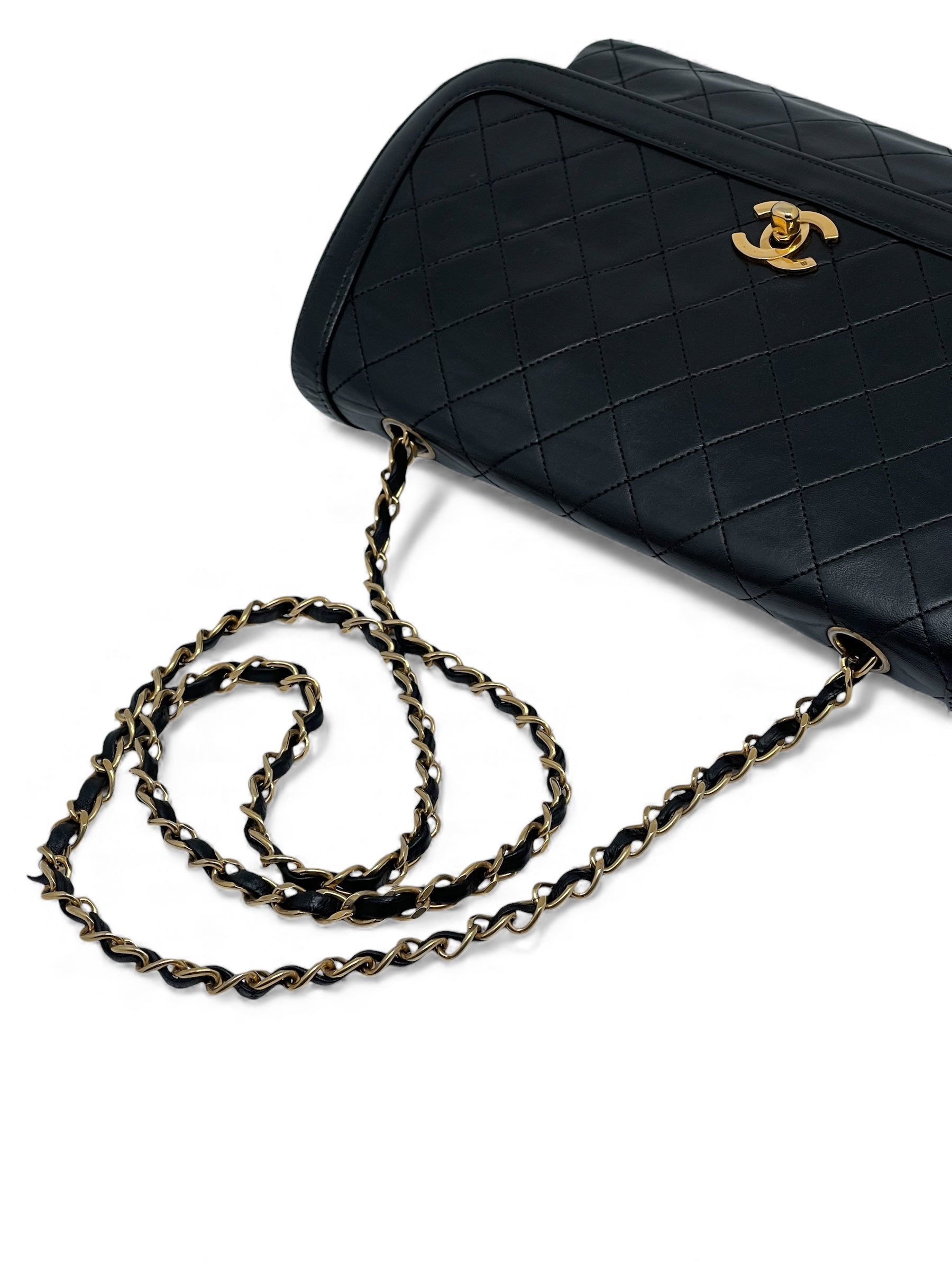 Chanel - Sac Diana en cuir noir