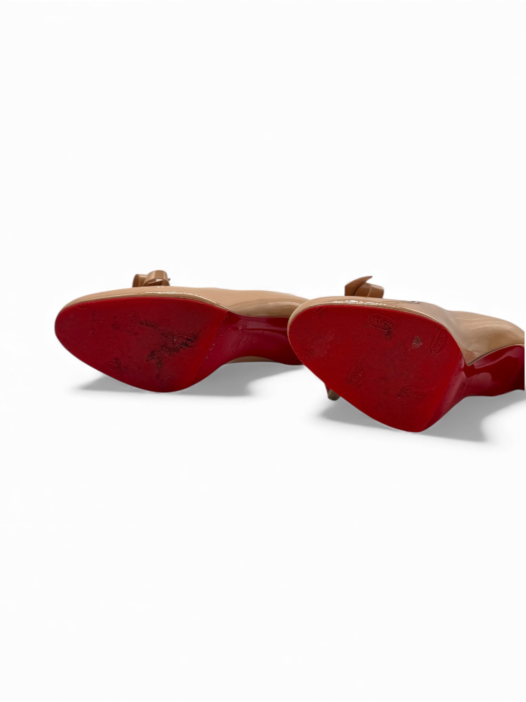 Louboutin - Escarpins vernis nude avec nœud T37