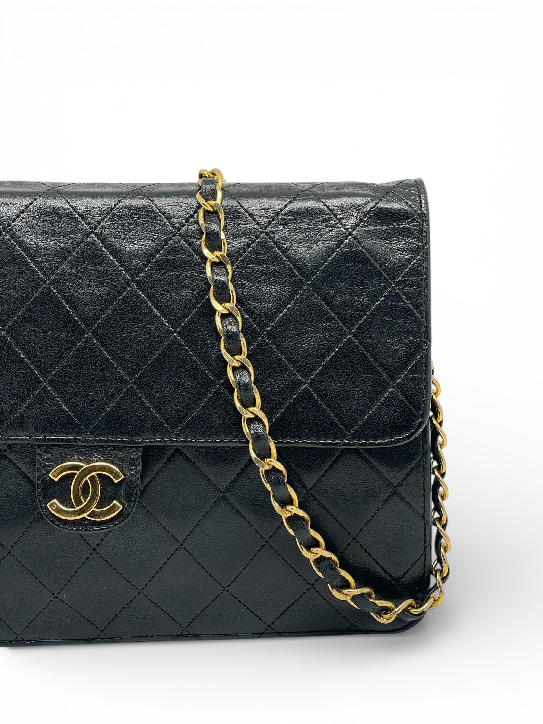 Chanel - Sac à rabat Classique en cuir noir
