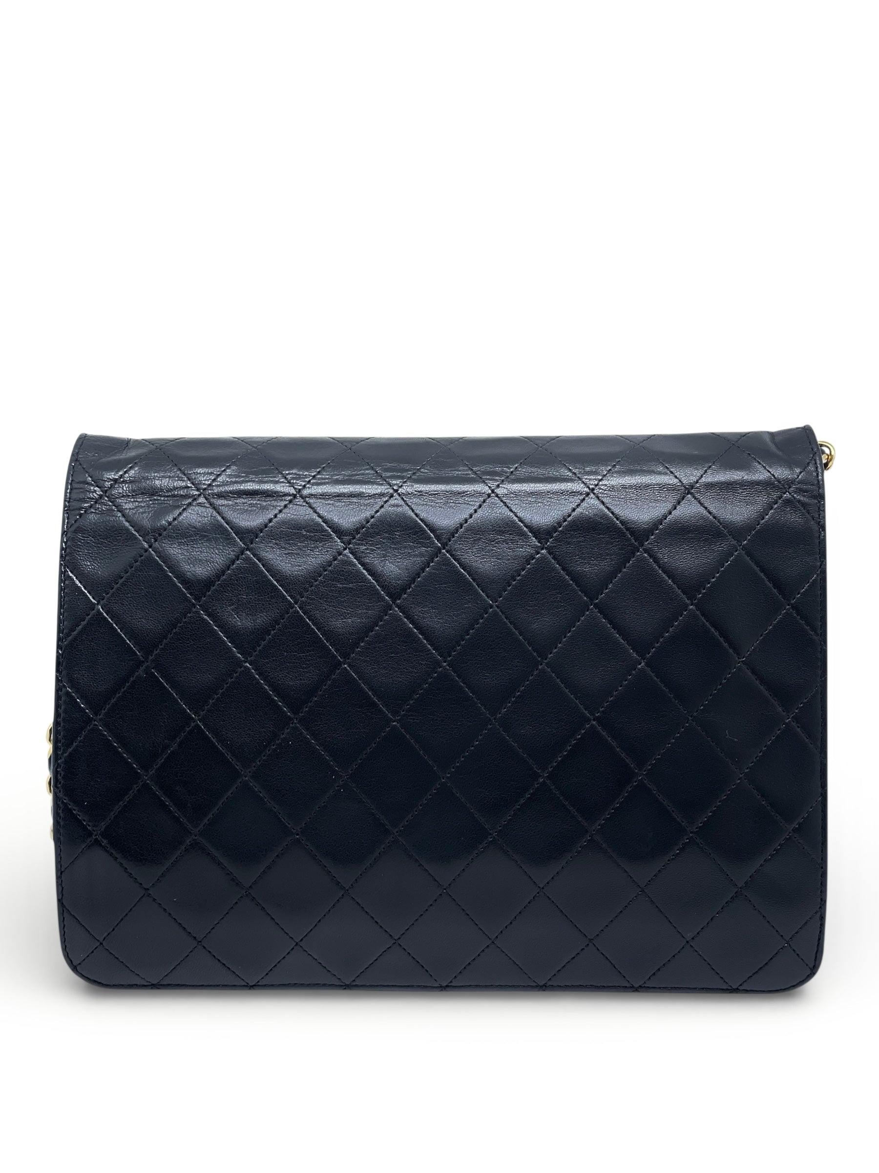 Chanel - Sac à rabat Classique en cuir noir