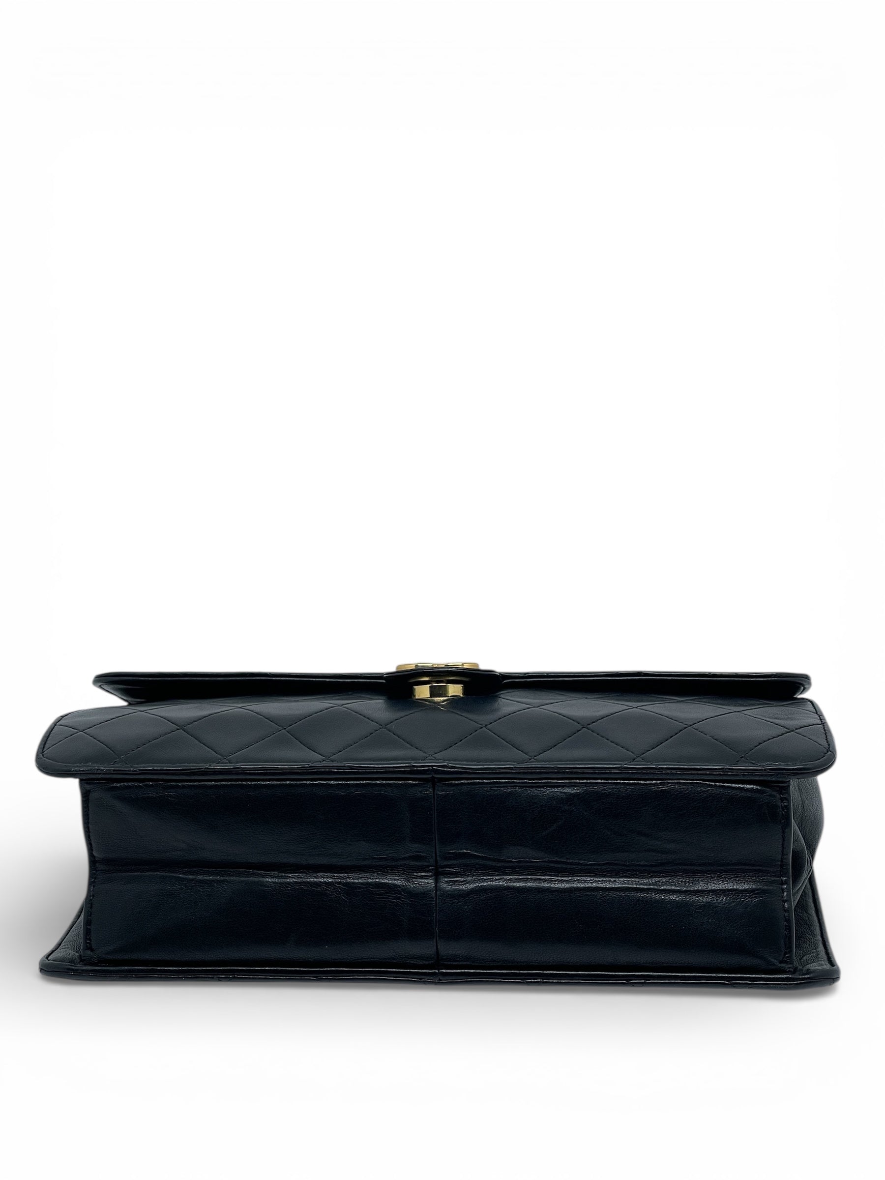 Chanel - Sac à rabat Classique en cuir noir