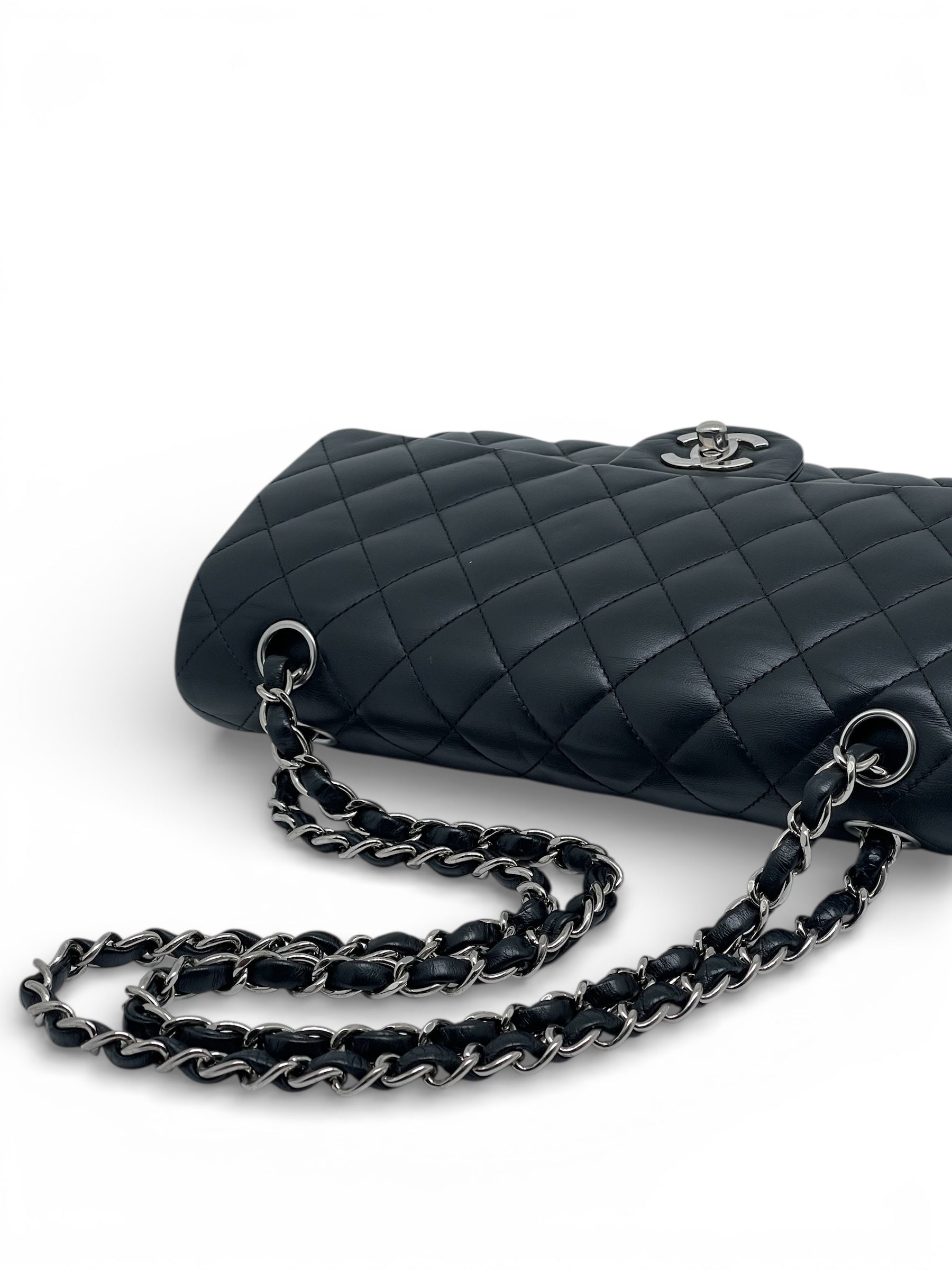 Chanel - Sac Timeless 25 en cuir d’agneau noir