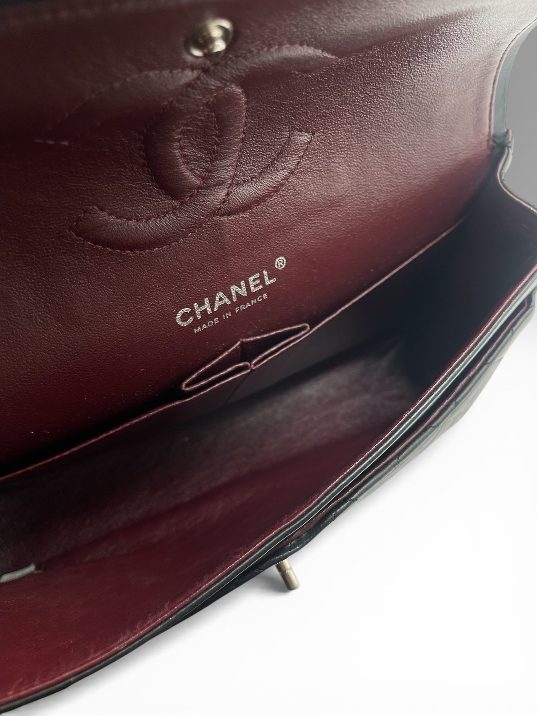 Chanel - Sac Timeless 25 en cuir d’agneau noir