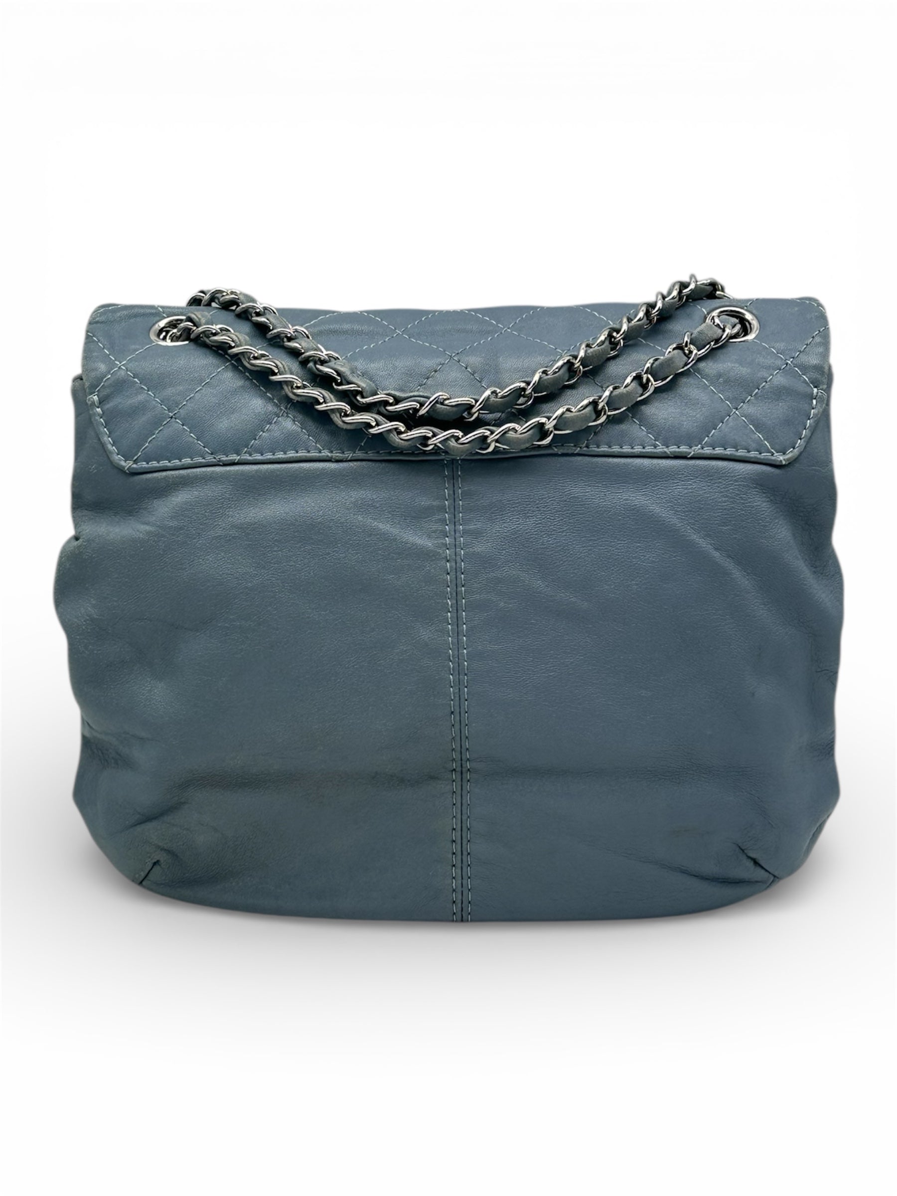 Chanel - Sac à rabat bleu ciel