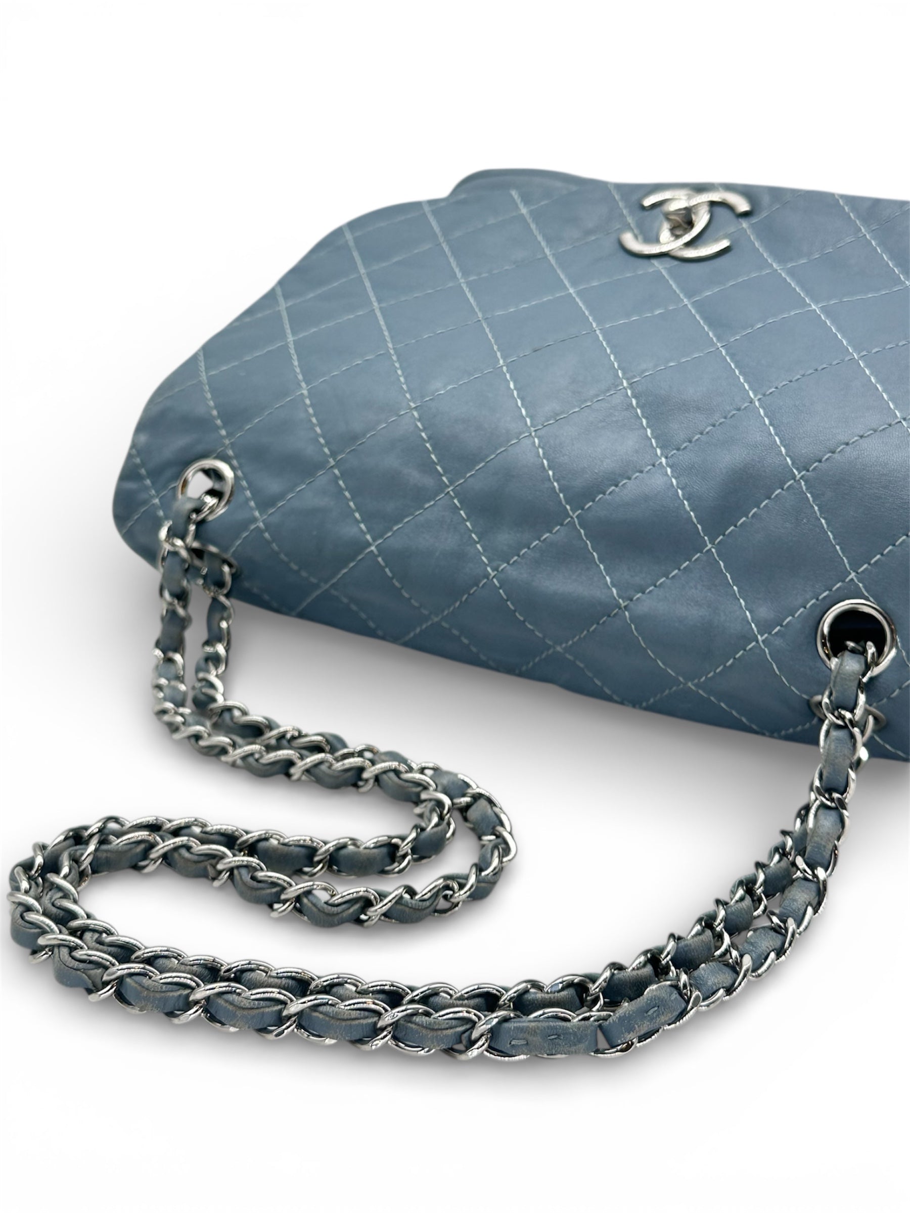 Chanel - Sac à rabat bleu ciel