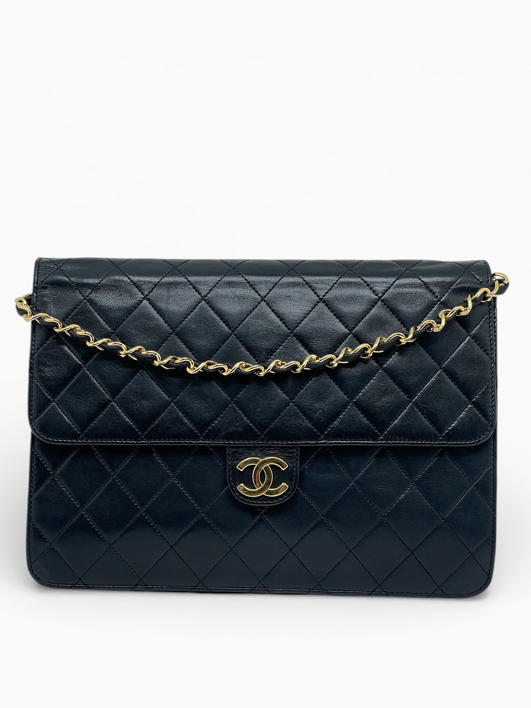 Chanel - Sac à rabat en cuir noir
