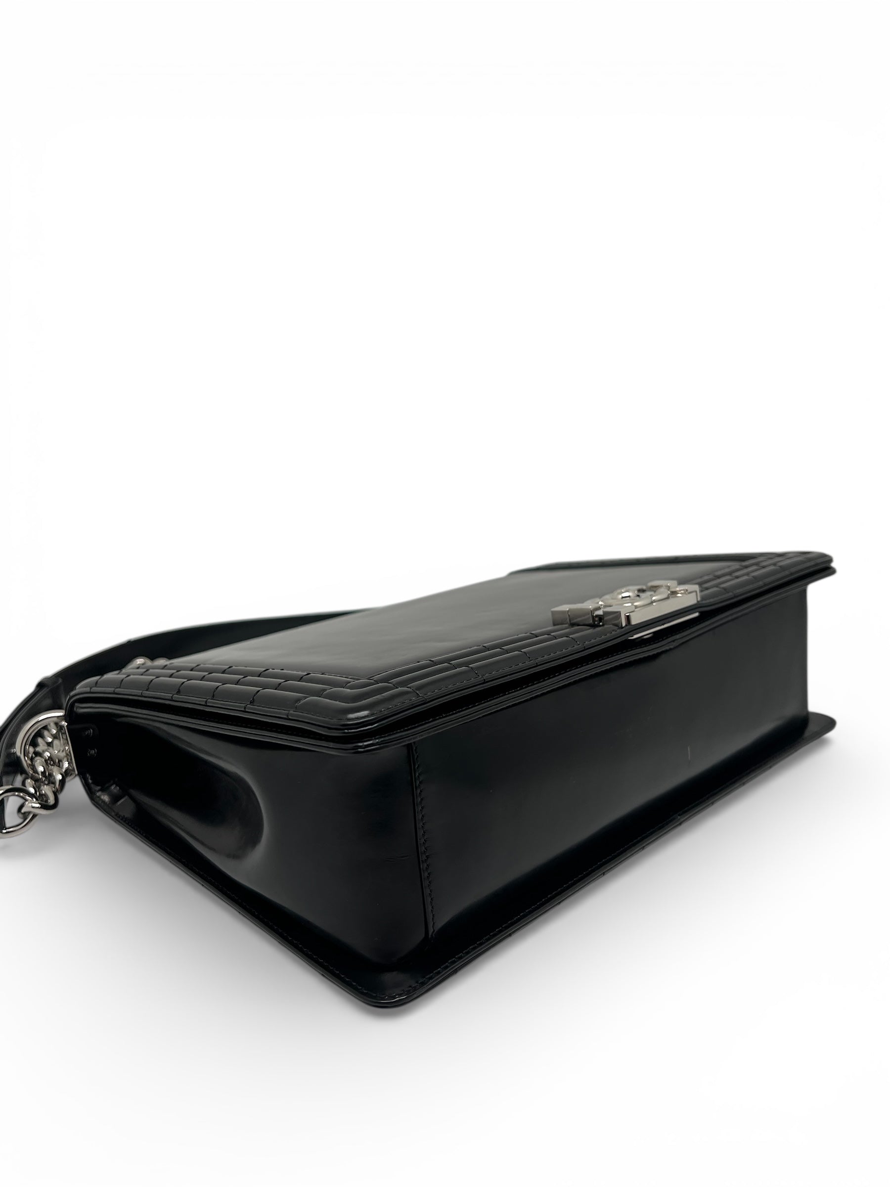 Chanel - Sac Boy cuir vernis glacé