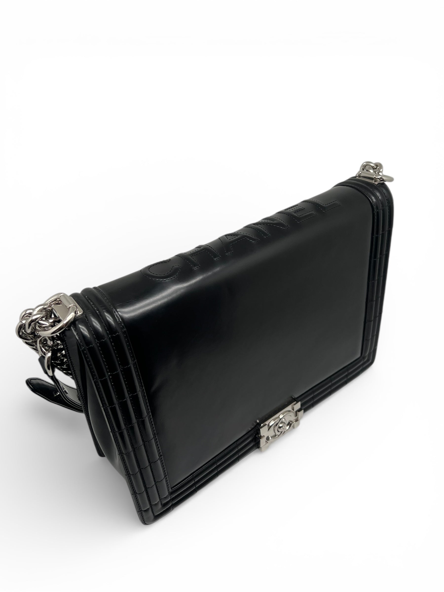 Chanel - Sac Boy cuir vernis glacé