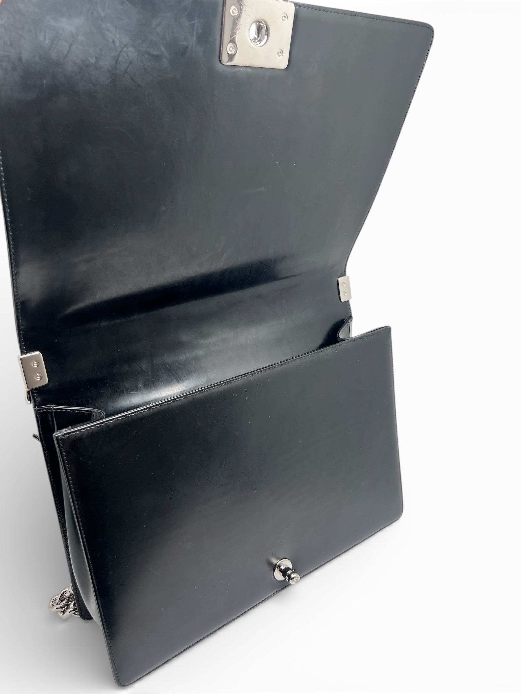 Chanel - Sac Boy cuir vernis glacé