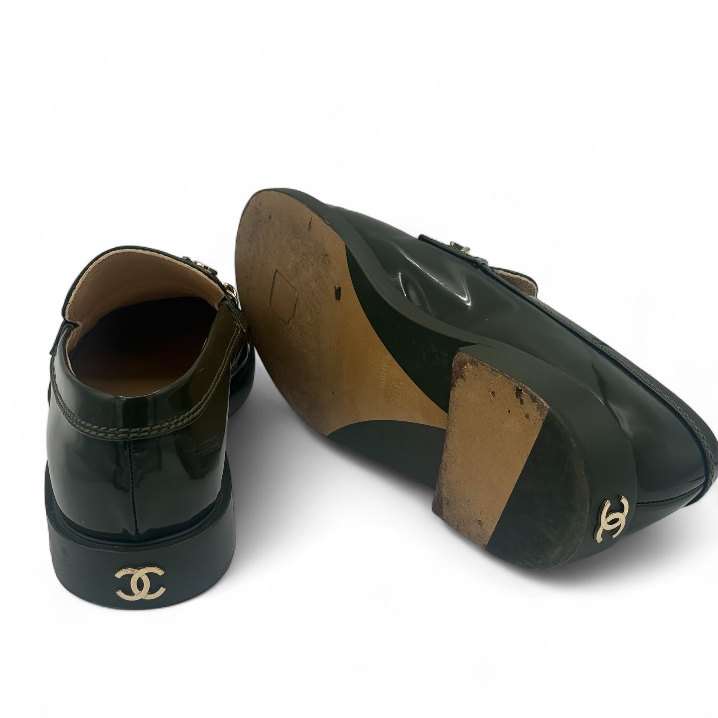 Chanel - Mocassins en cuir kaki T.39