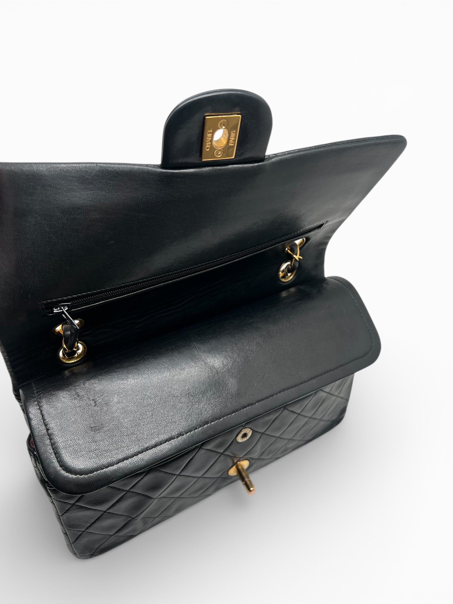 Chanel - Sac Timeless Classique 25 en cuir d’agneau noir