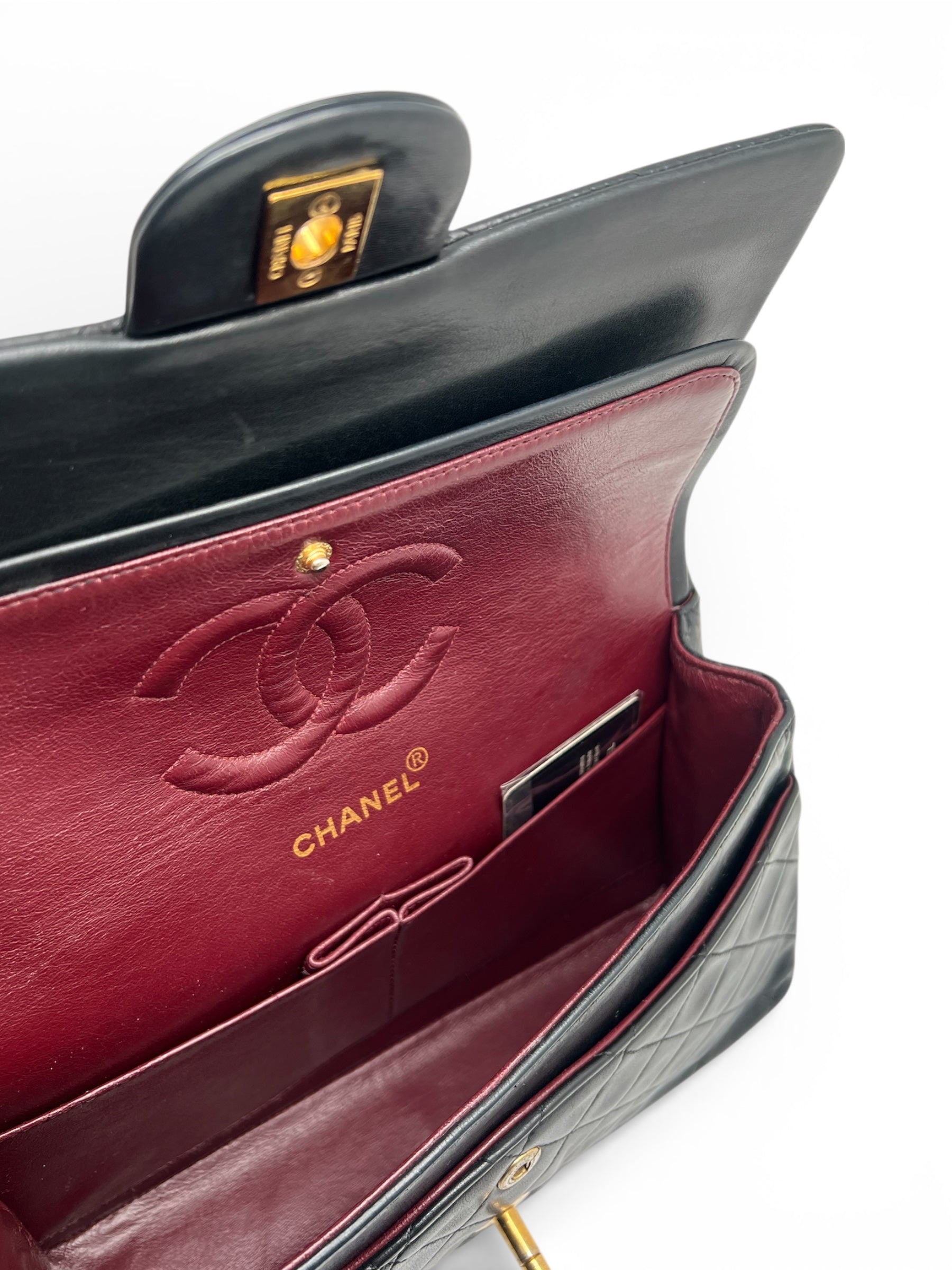 Chanel - Sac Timeless Classique 25 en cuir d’agneau noir