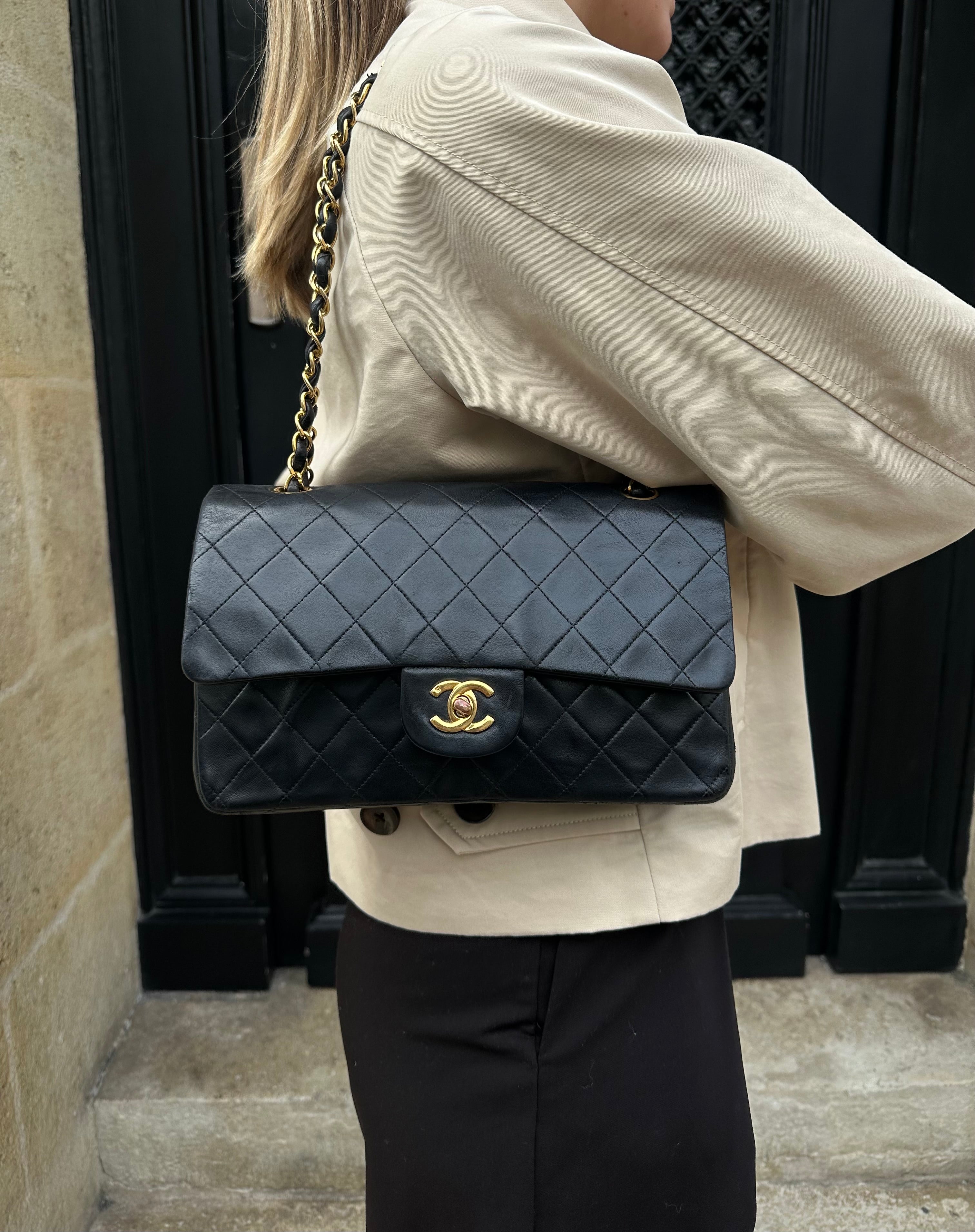 Chanel - Sac Timeless Classique 25 en cuir d’agneau noir