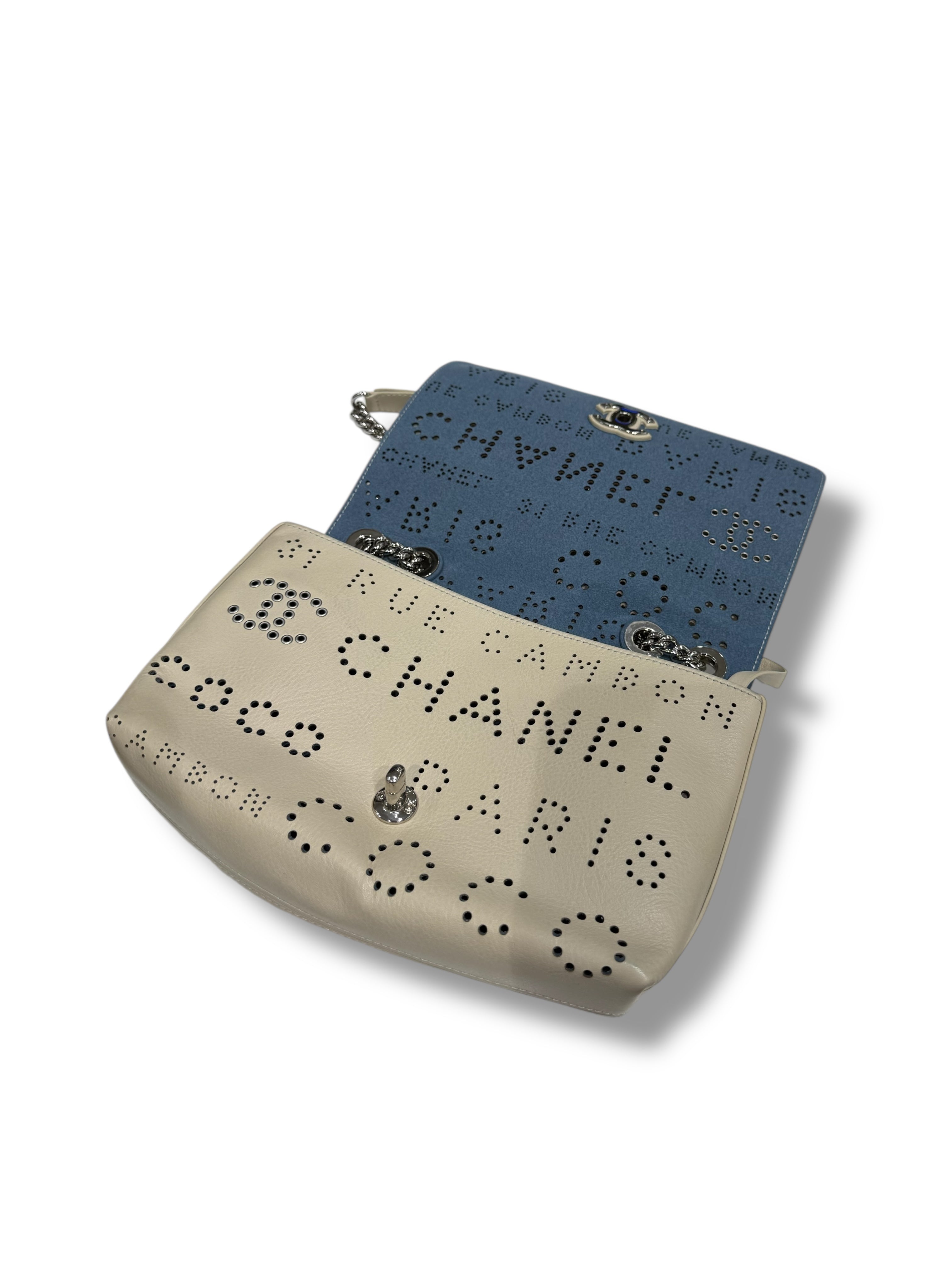 Chanel - Sac mademoiselle perforé écru