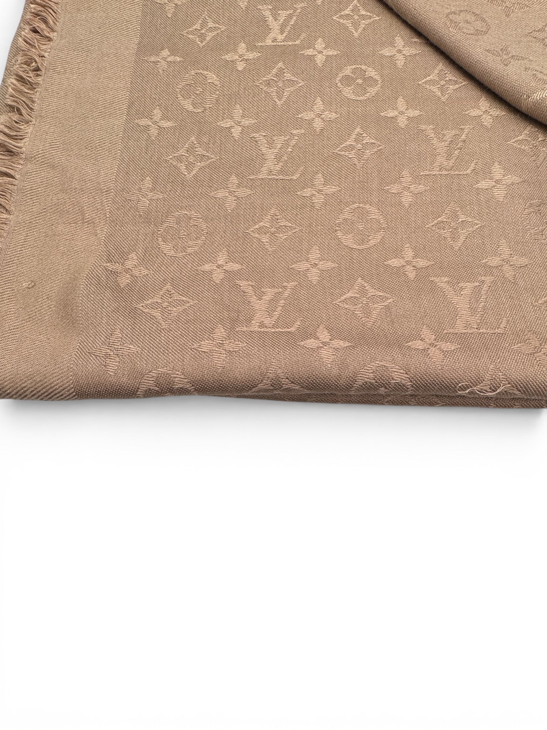Louis Vuitton - Étole Monogram Rose | Les Folies d&
