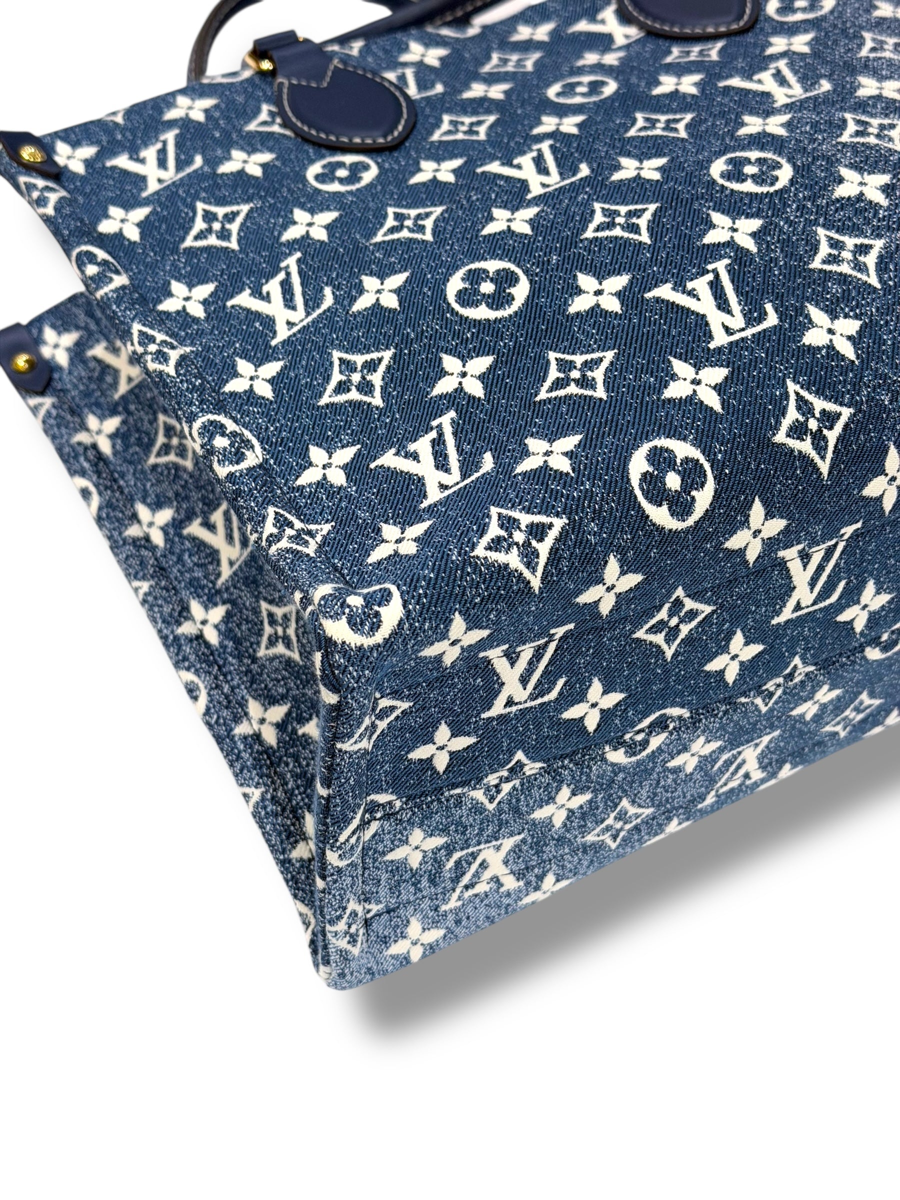 Louis Vuitton - Sac cabas on the Go demin Limited Edition