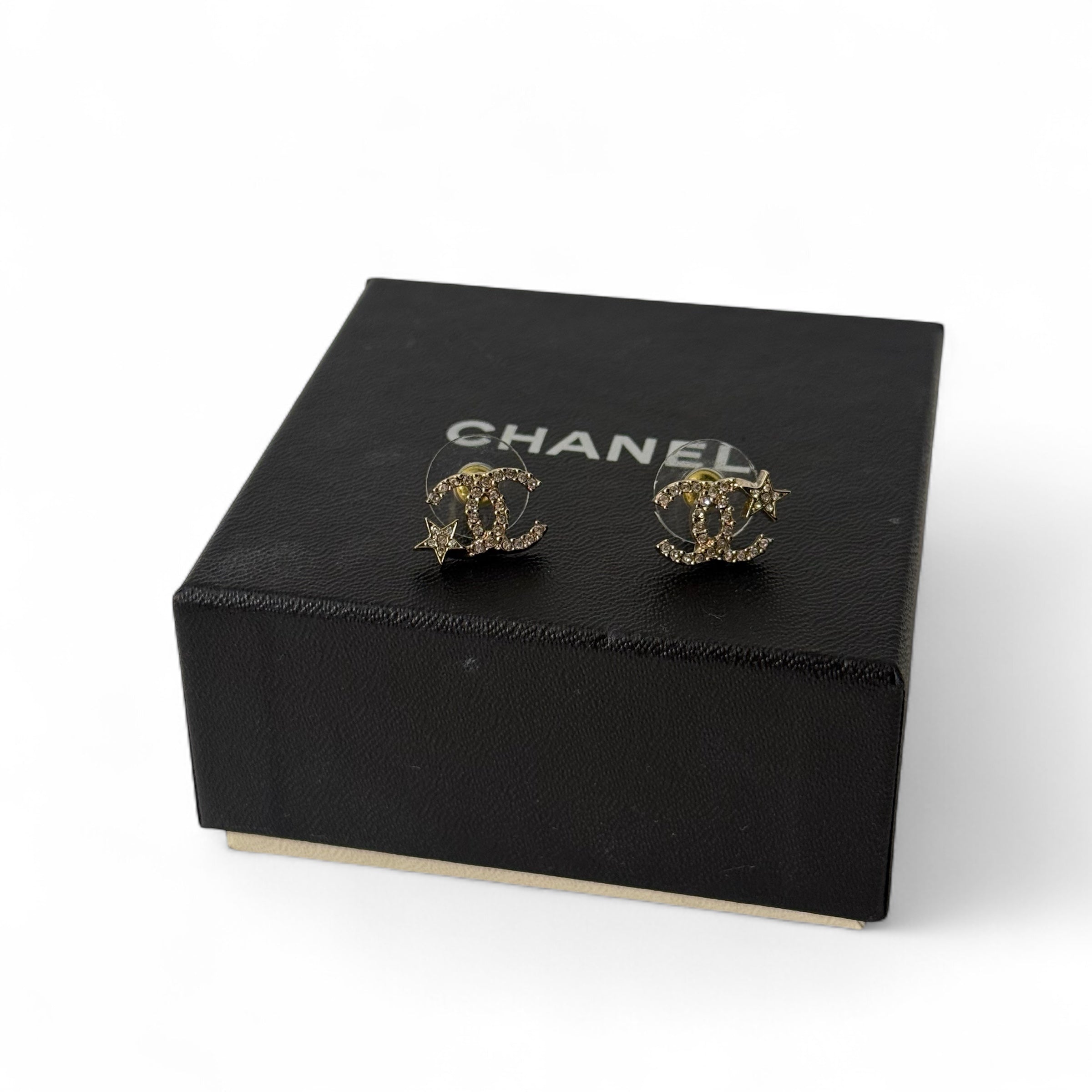 Chanel - Boucles d’oreilles logo