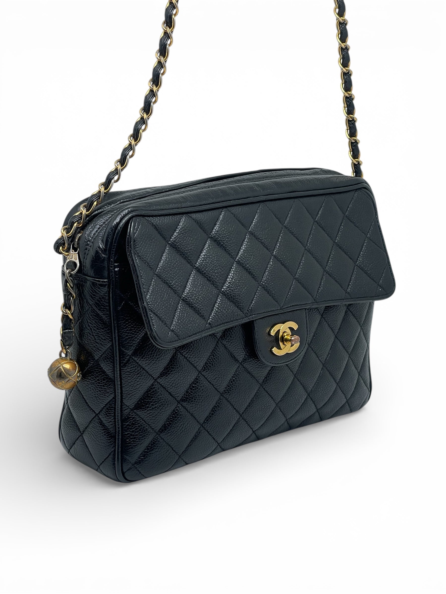 Chanel - Sac noir Camera en cuir Caviar