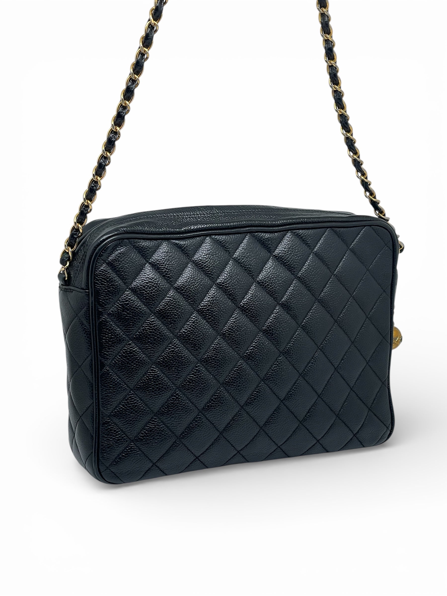 Chanel - Sac noir Camera en cuir Caviar