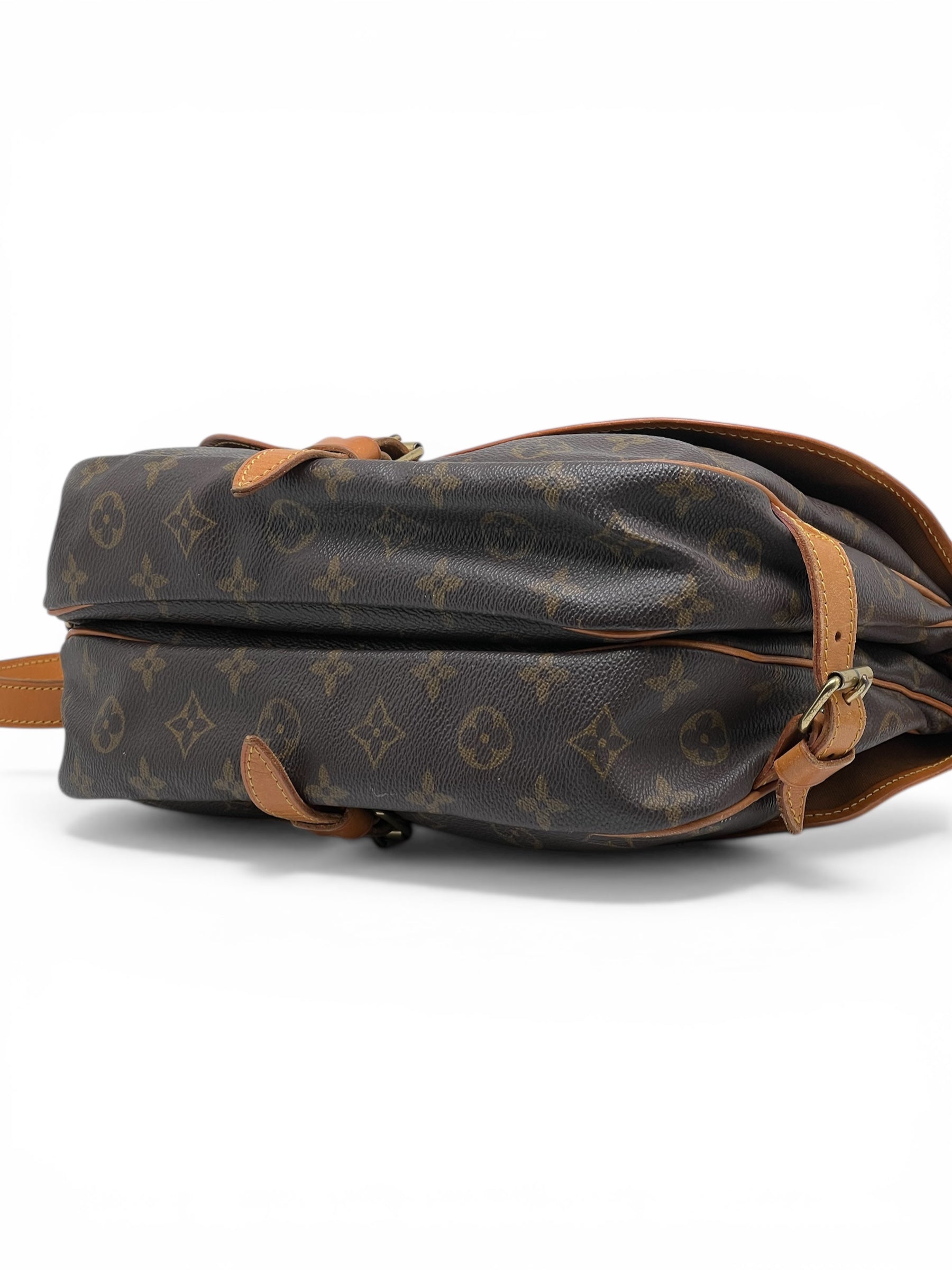 Louis Vuitton Sac Saumur Monogram Avec Bandoulière | Les Folies d’Eugénie