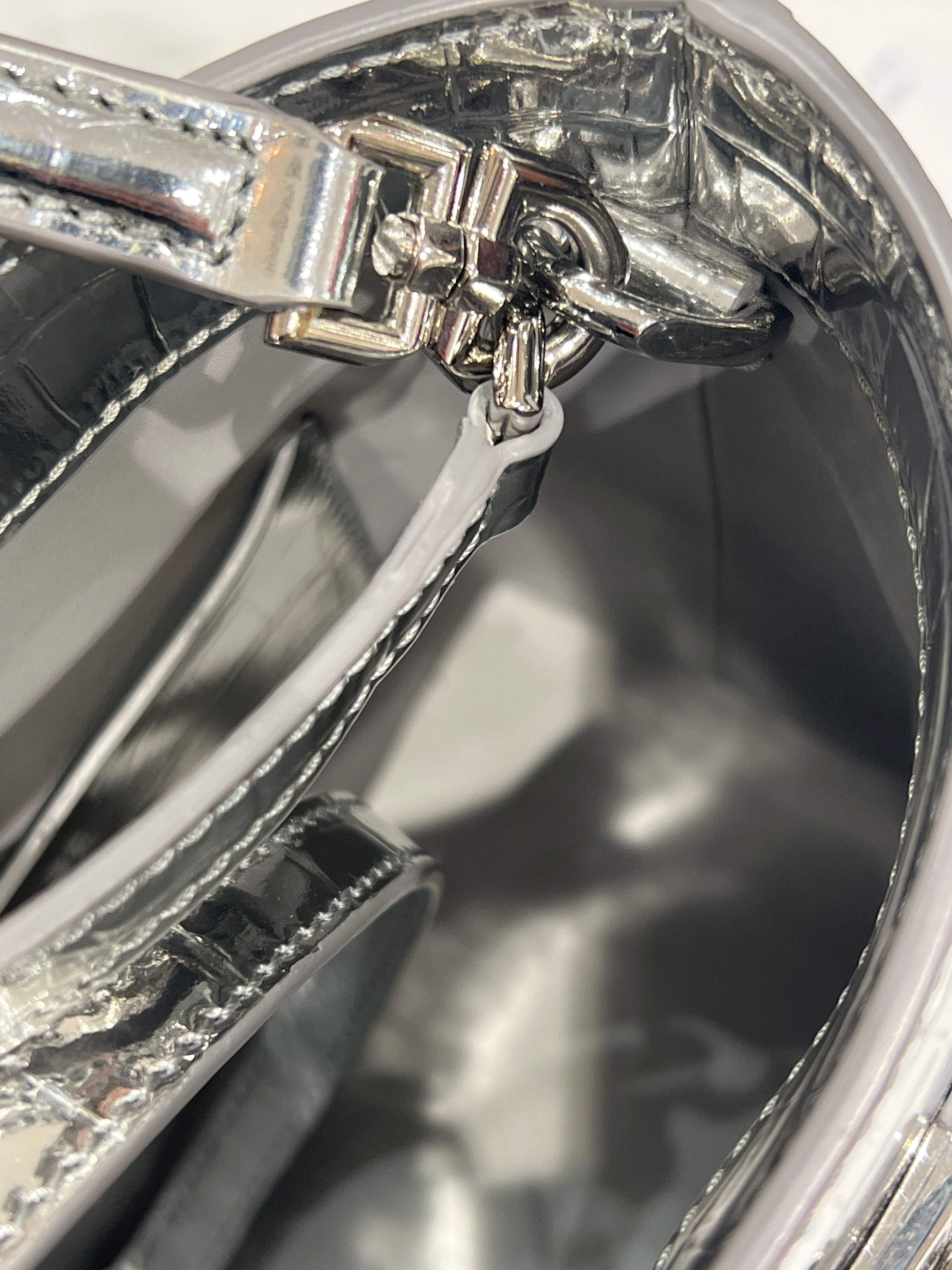 Givenchy Sac Shark Bucket Argenté | Les Folies d’Eugénie