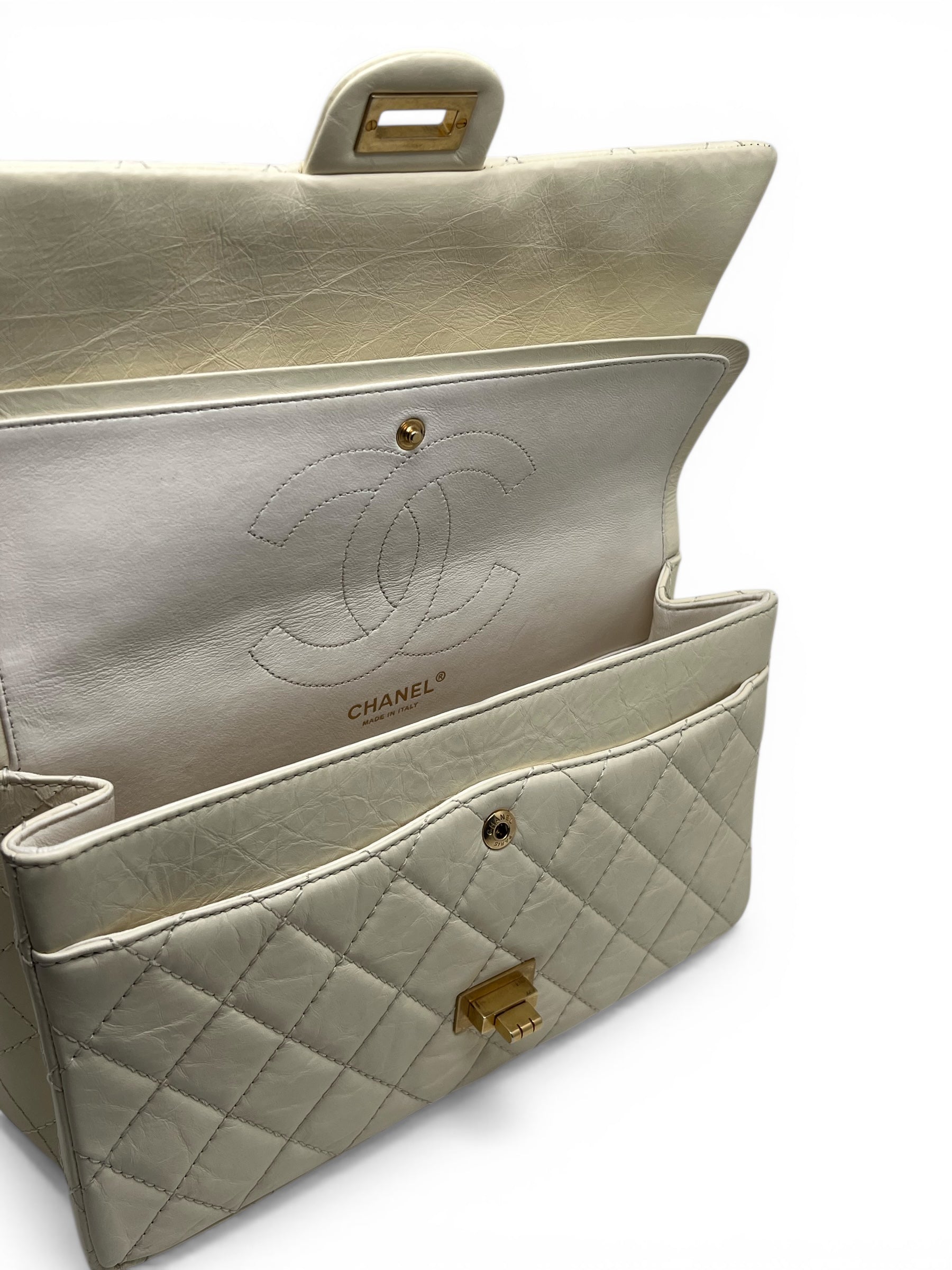 Sac Chanel 2.55 Beige Taille 28 | Les Folies d’Eugénie