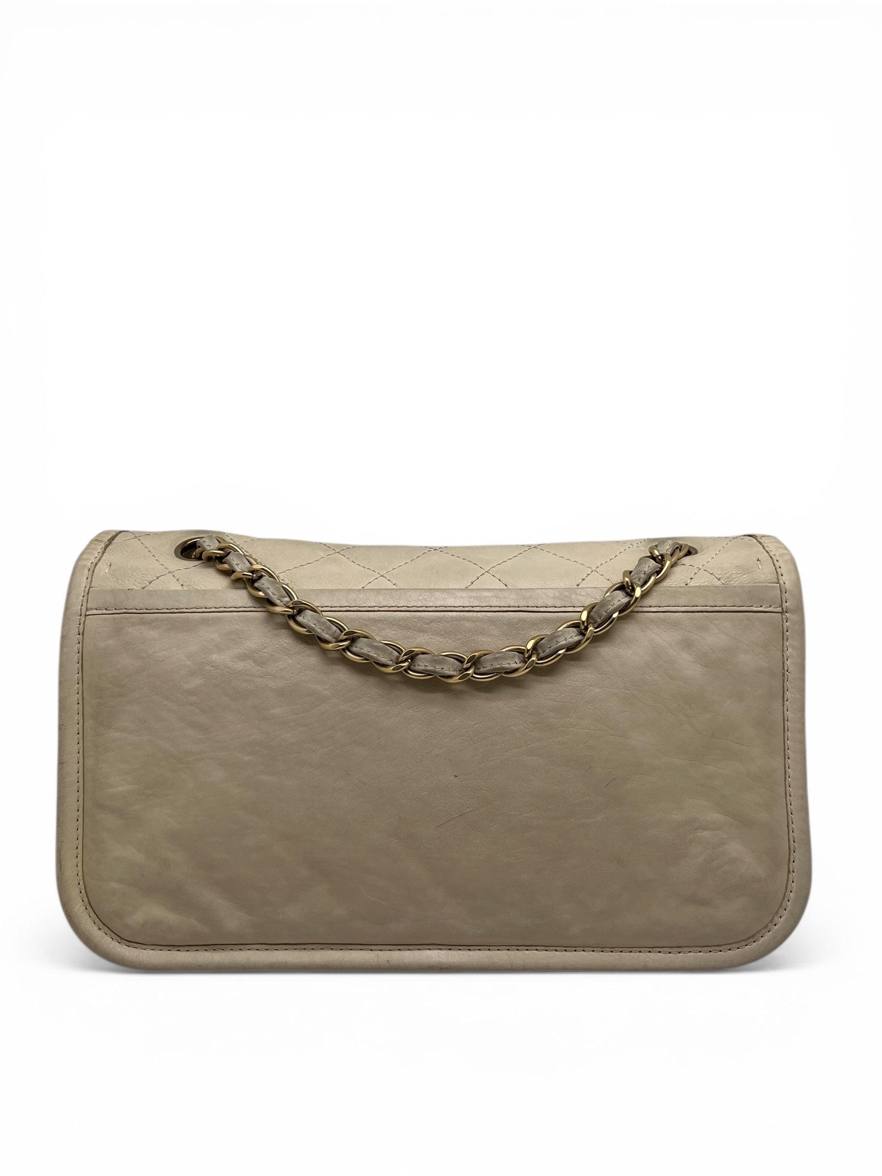 Sac Chanel 2.55 Cuir Beige Matelassé Fermoir Doré | Les Folies d’Eugénie