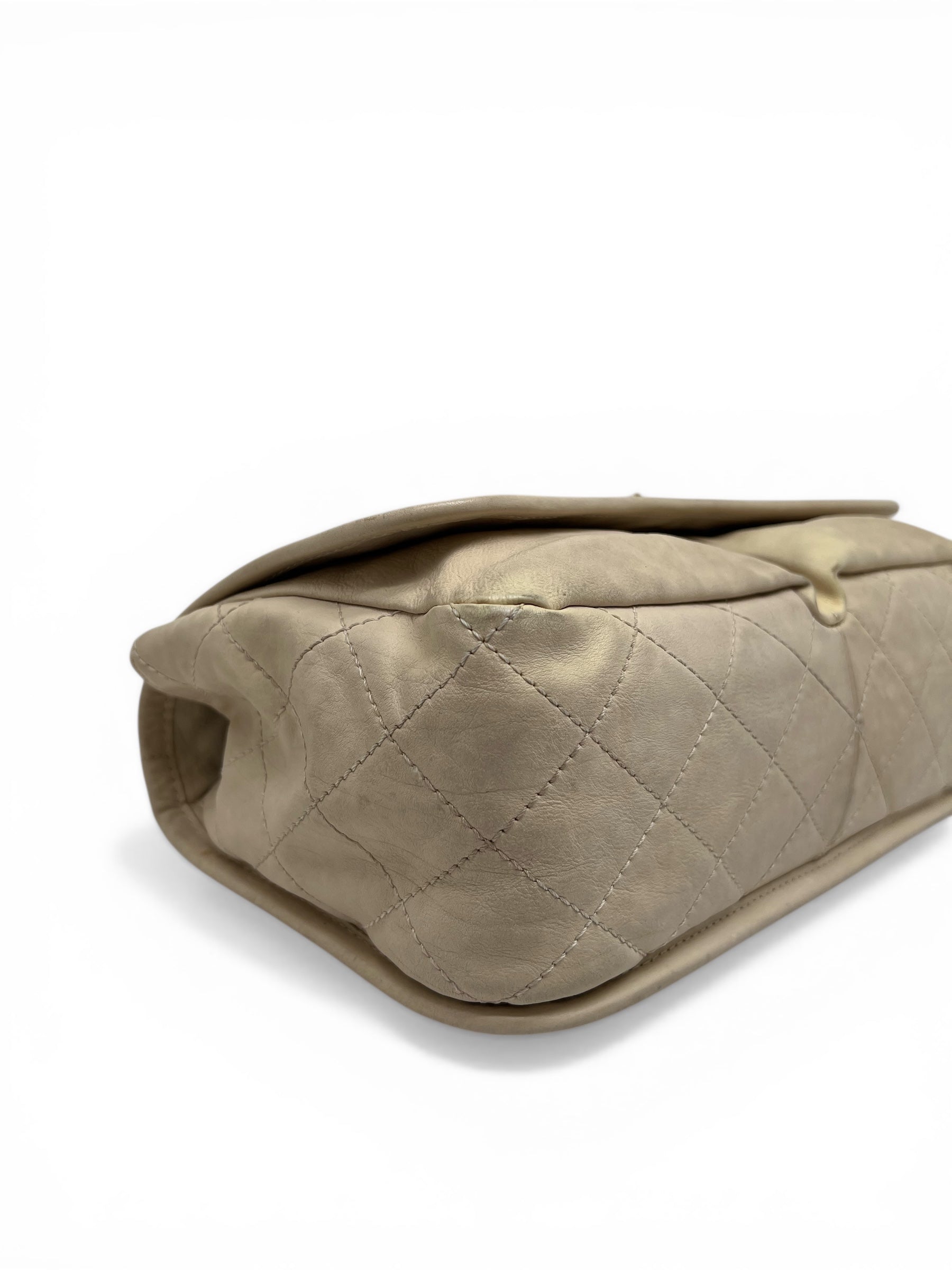 Sac Chanel 2.55 Cuir Beige Matelassé Fermoir Doré | Les Folies d’Eugénie