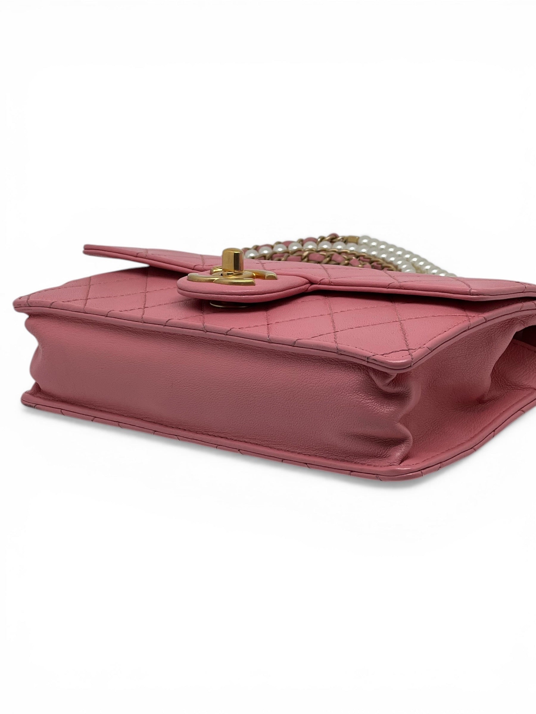 Chanel Sac à Rabat Rose Bandoulière en Perles | Les Folies d’Eugénie