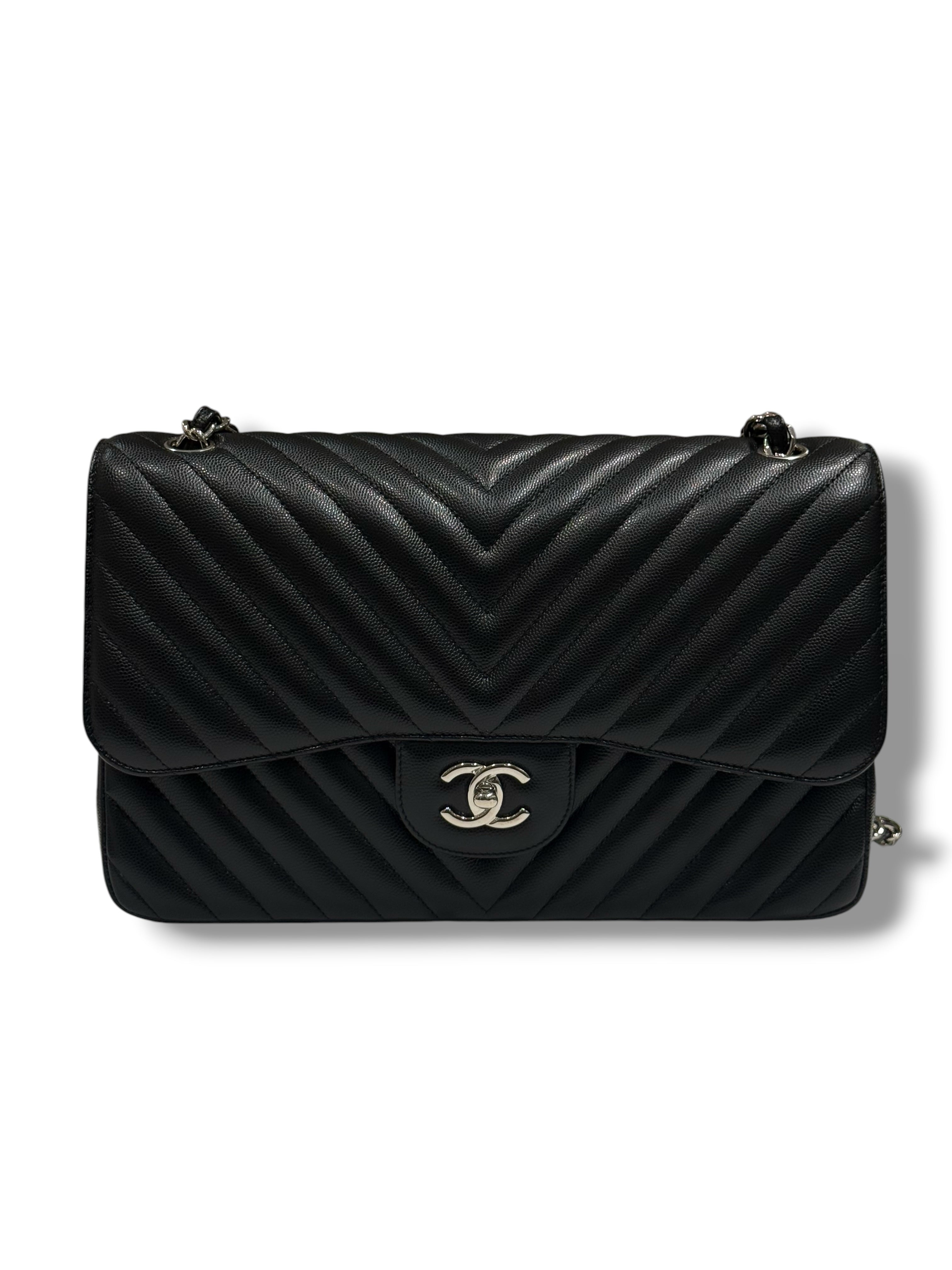 Chanel - Sac Jumbo noir cuir caviar chevron