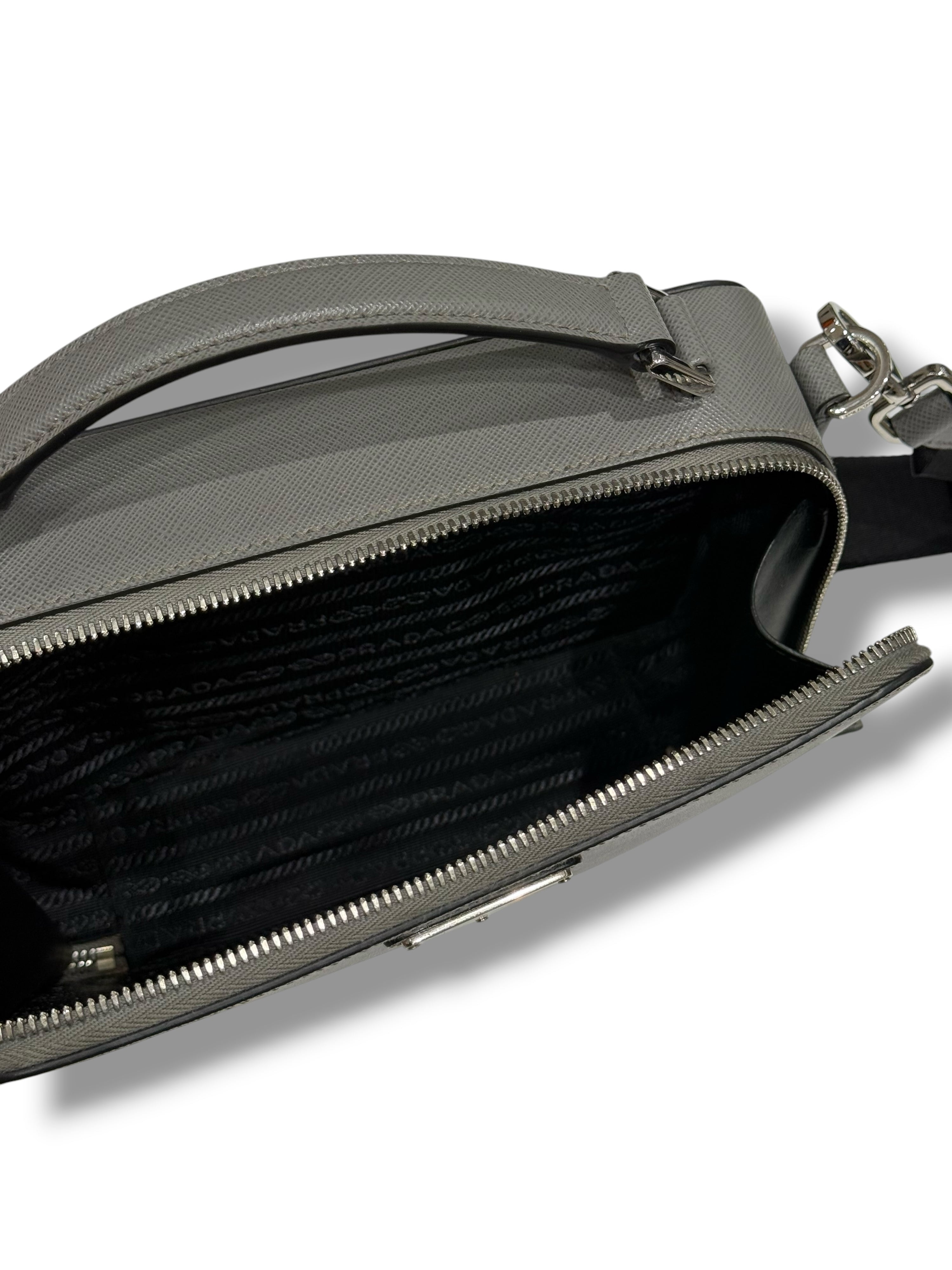 Prada – Brique-Tasche in Marmor-Grau