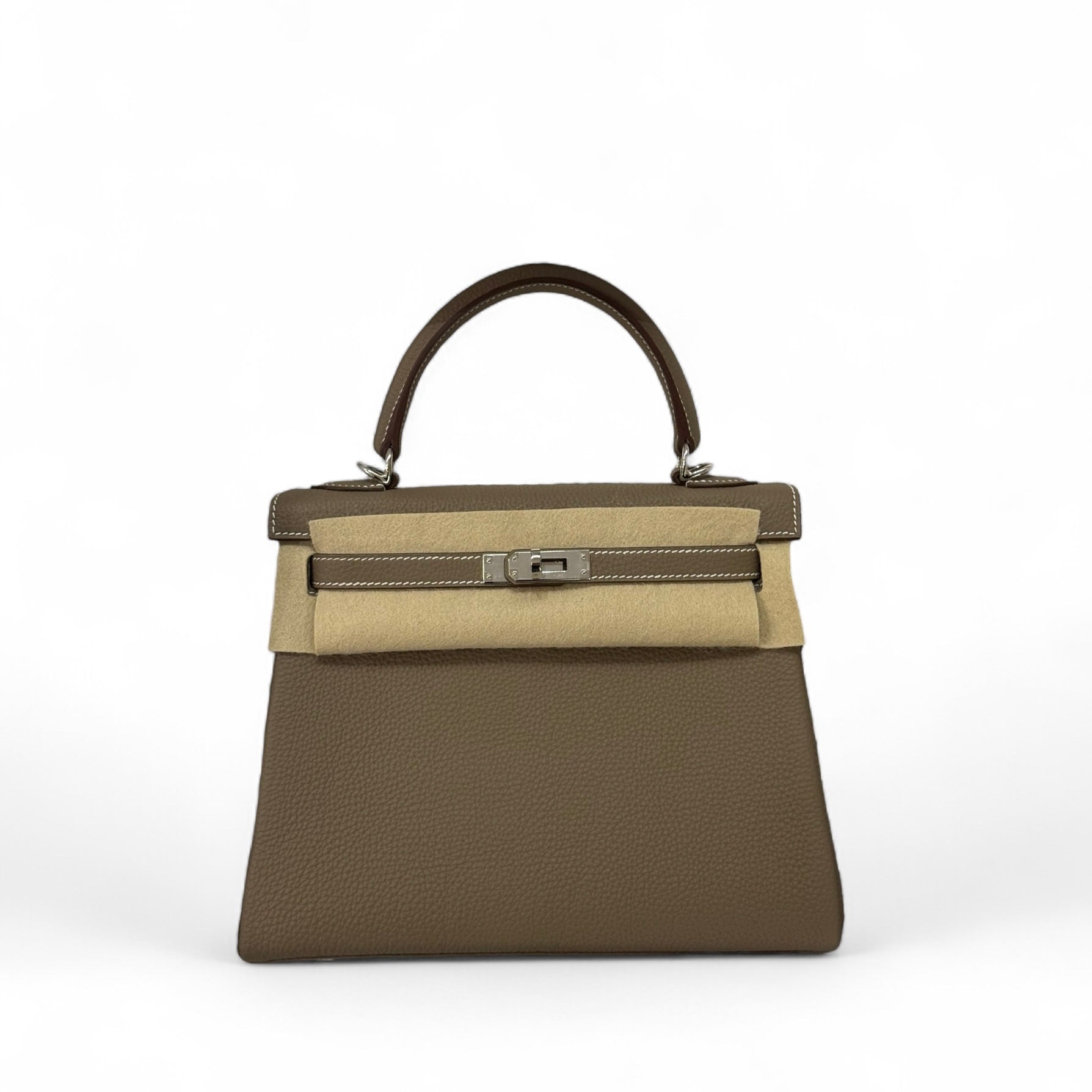 Hermès – Sac Kelly 25 Étoupe Togo Retourné PHW