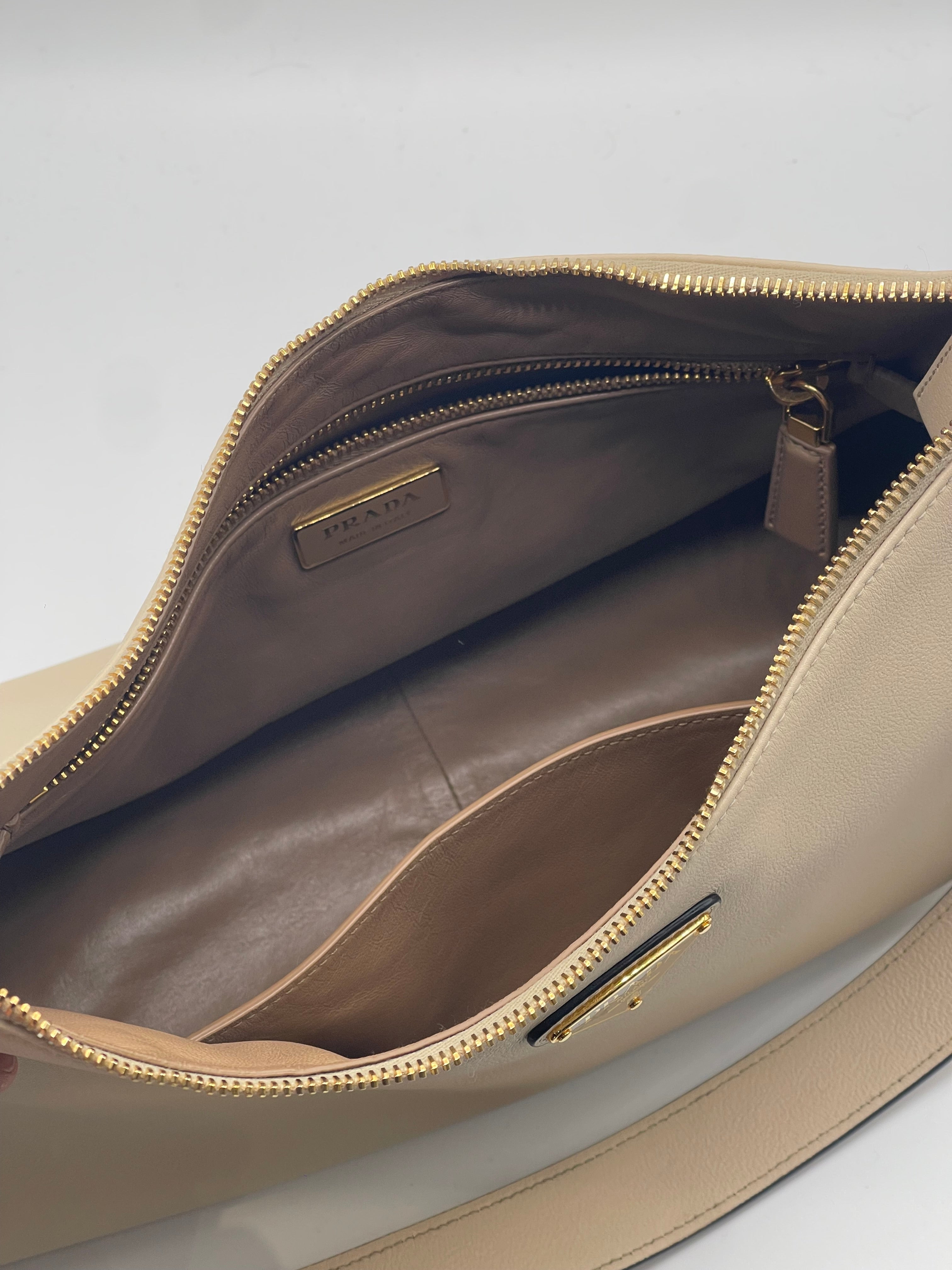Prada - Sac Aimée sable MM
