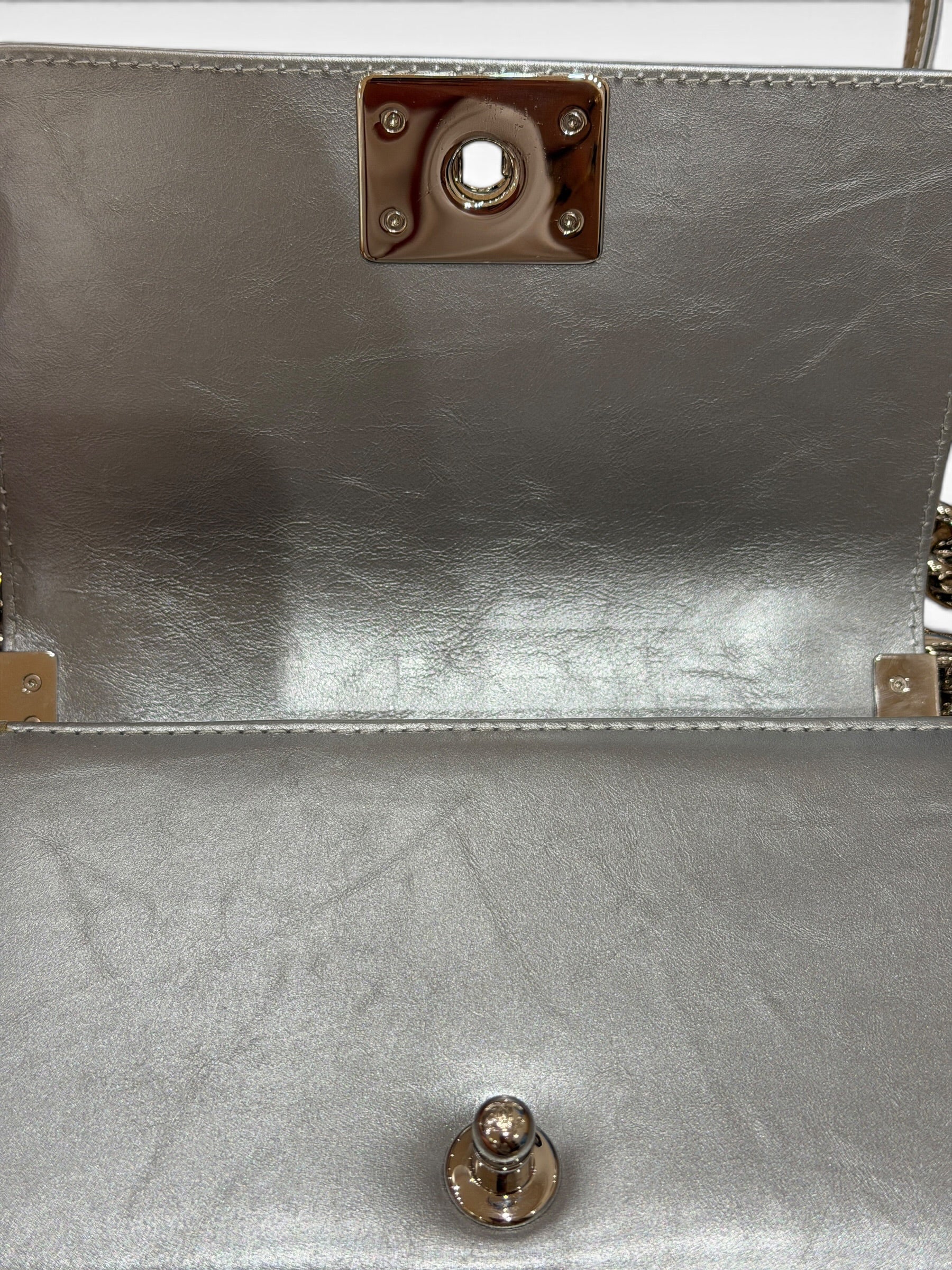 Chanel - Sac Boy Mini cuir argenté Édition limitée