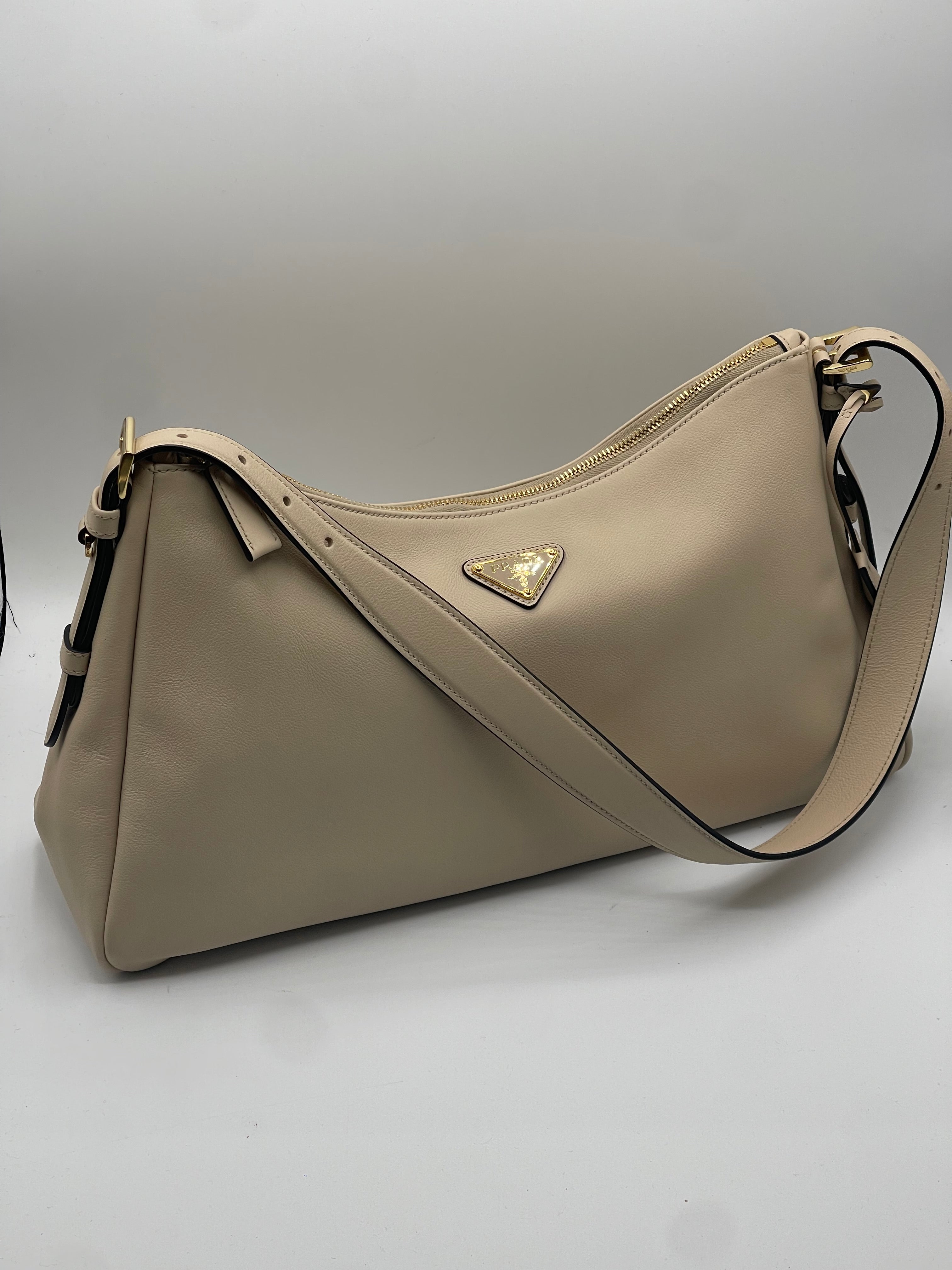 Prada - Sac Aimée sable MM