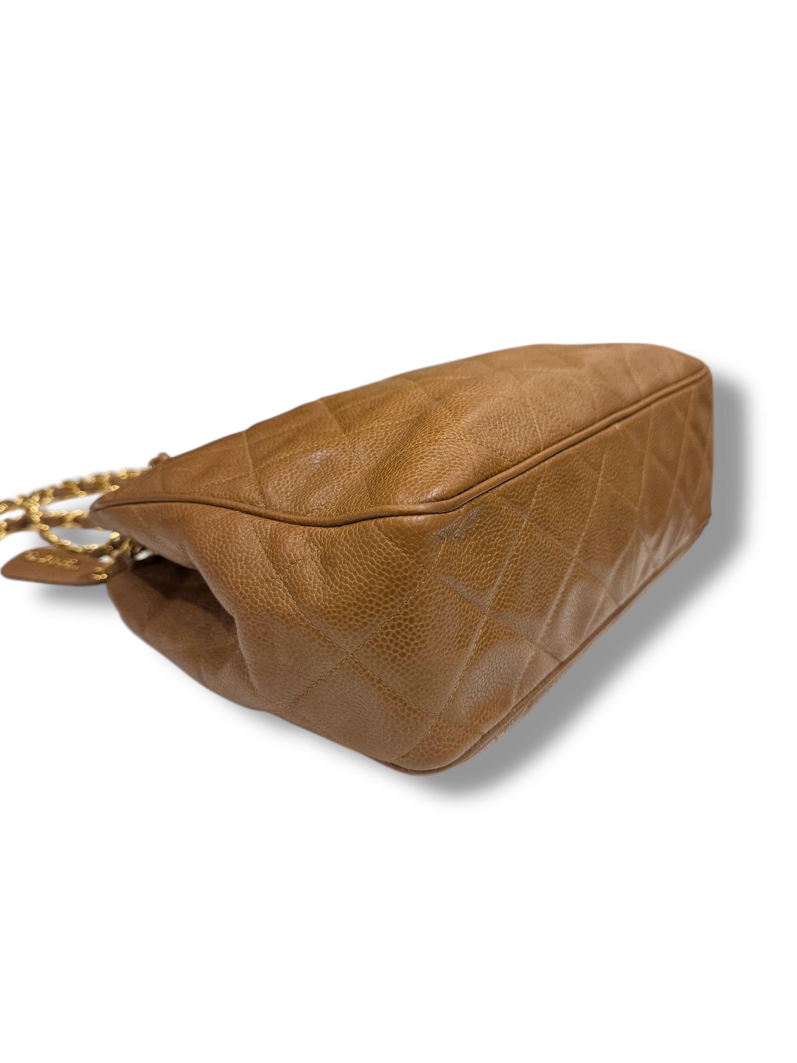 Chanel - Sac petit allongé mademoiselle vintage en cuir caviar camel
