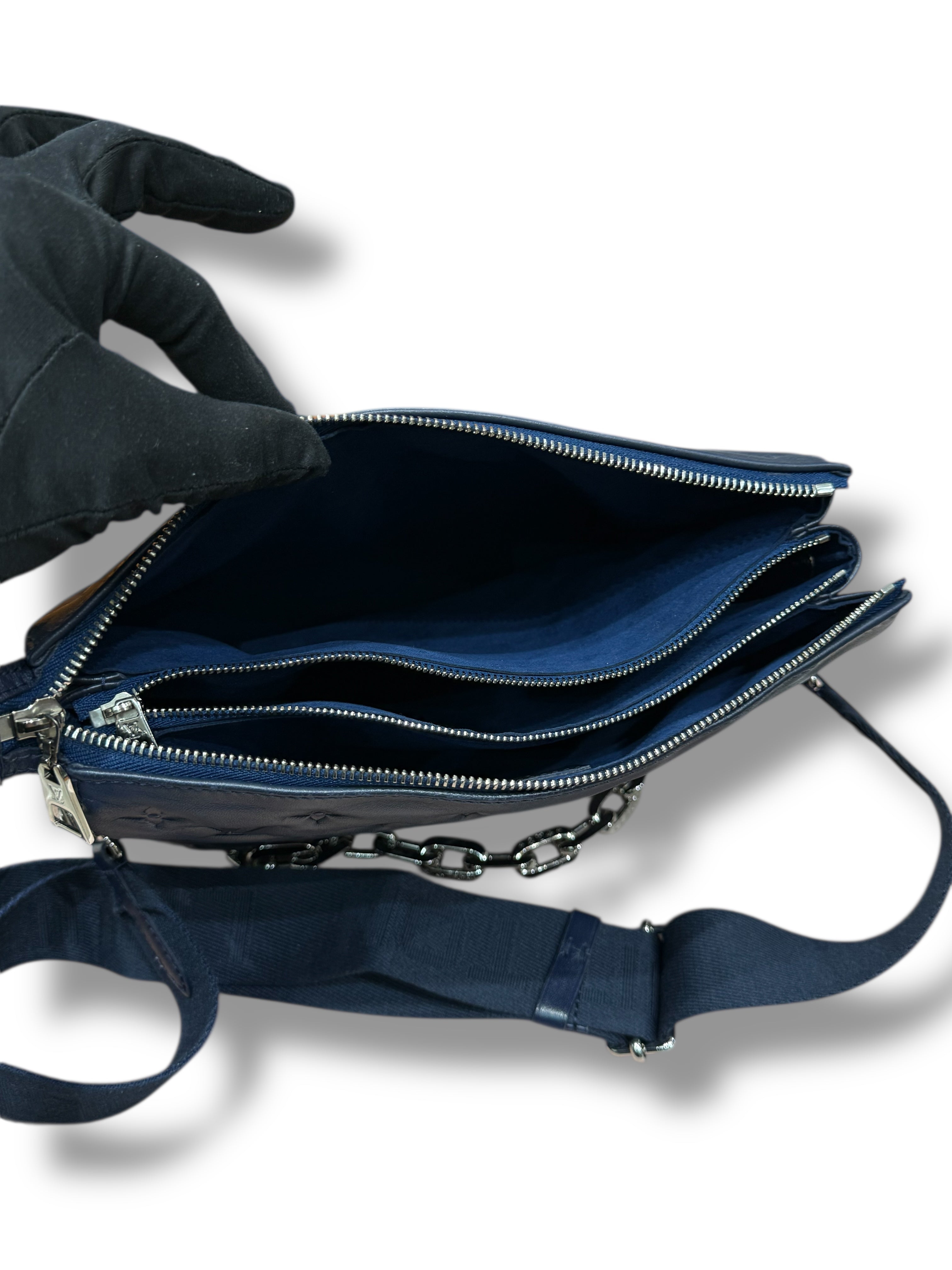 Louis Vuitton - Sac Coussin PM bleu navy