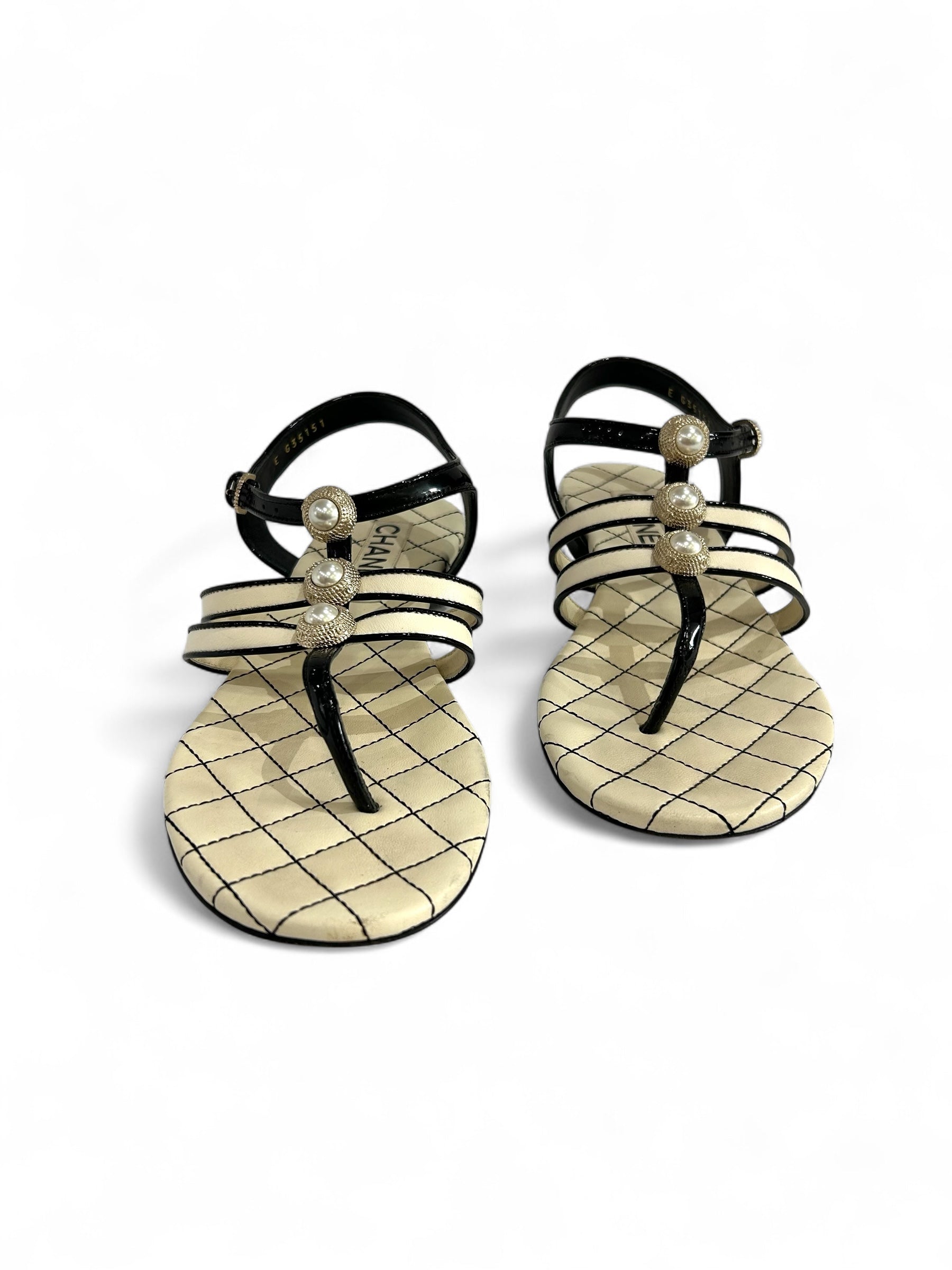 Chanel - Sandales avec brides et perles t.38