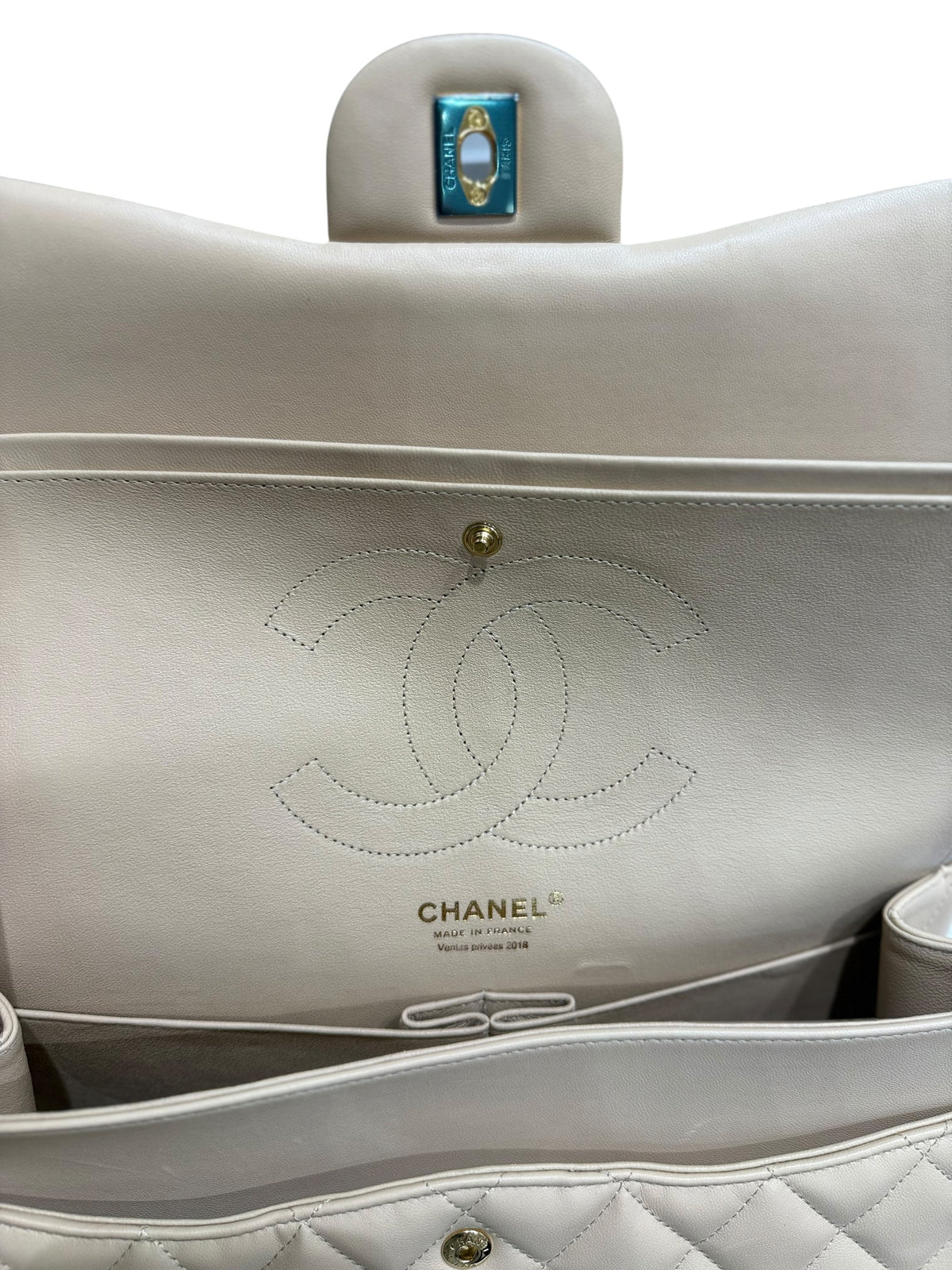 Chanel - Grand Sac Classique 11:12 Jumbo Beige