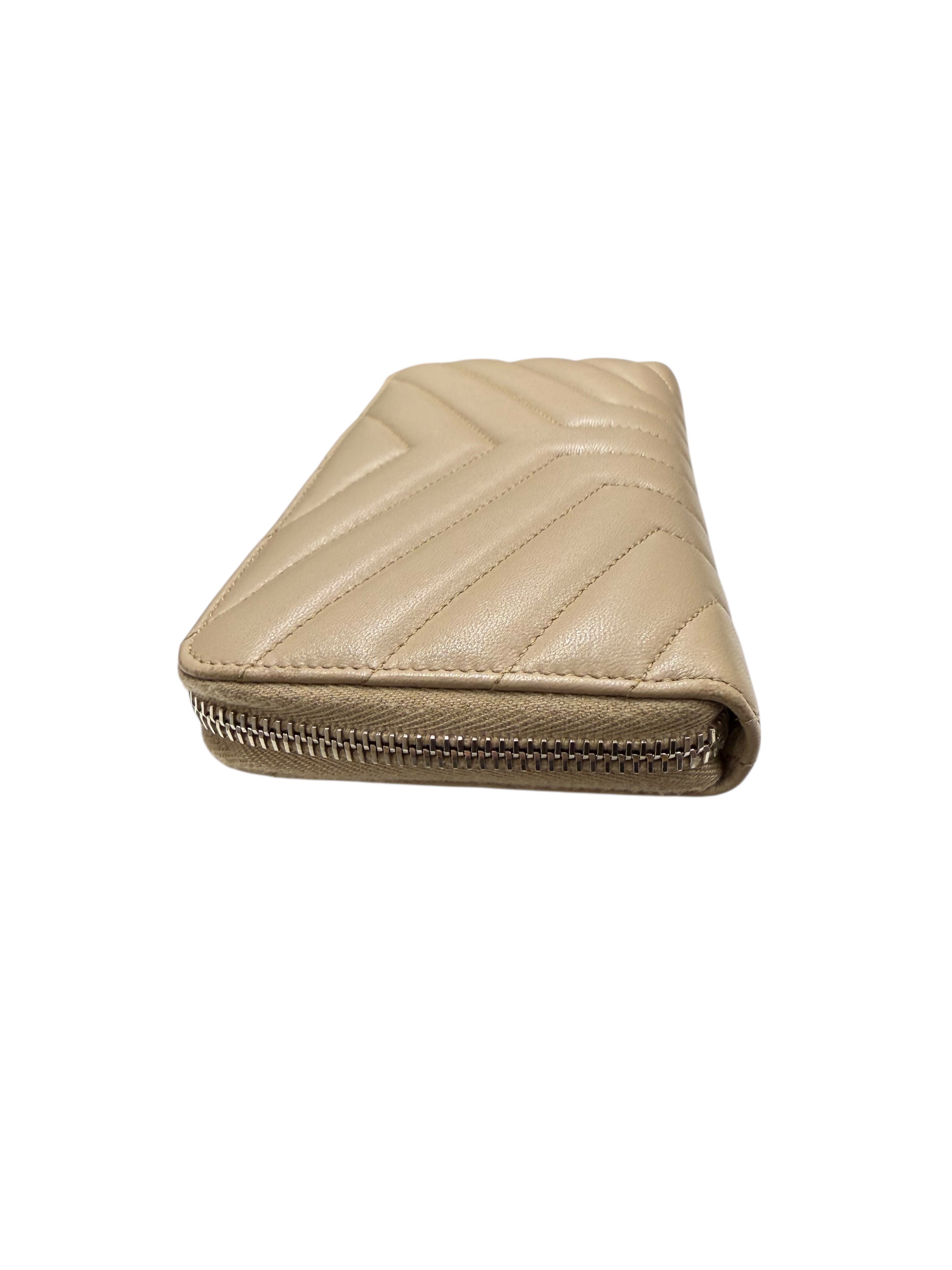 Saint Laurent - Portefeuille Cassandre en cuir lisse beige