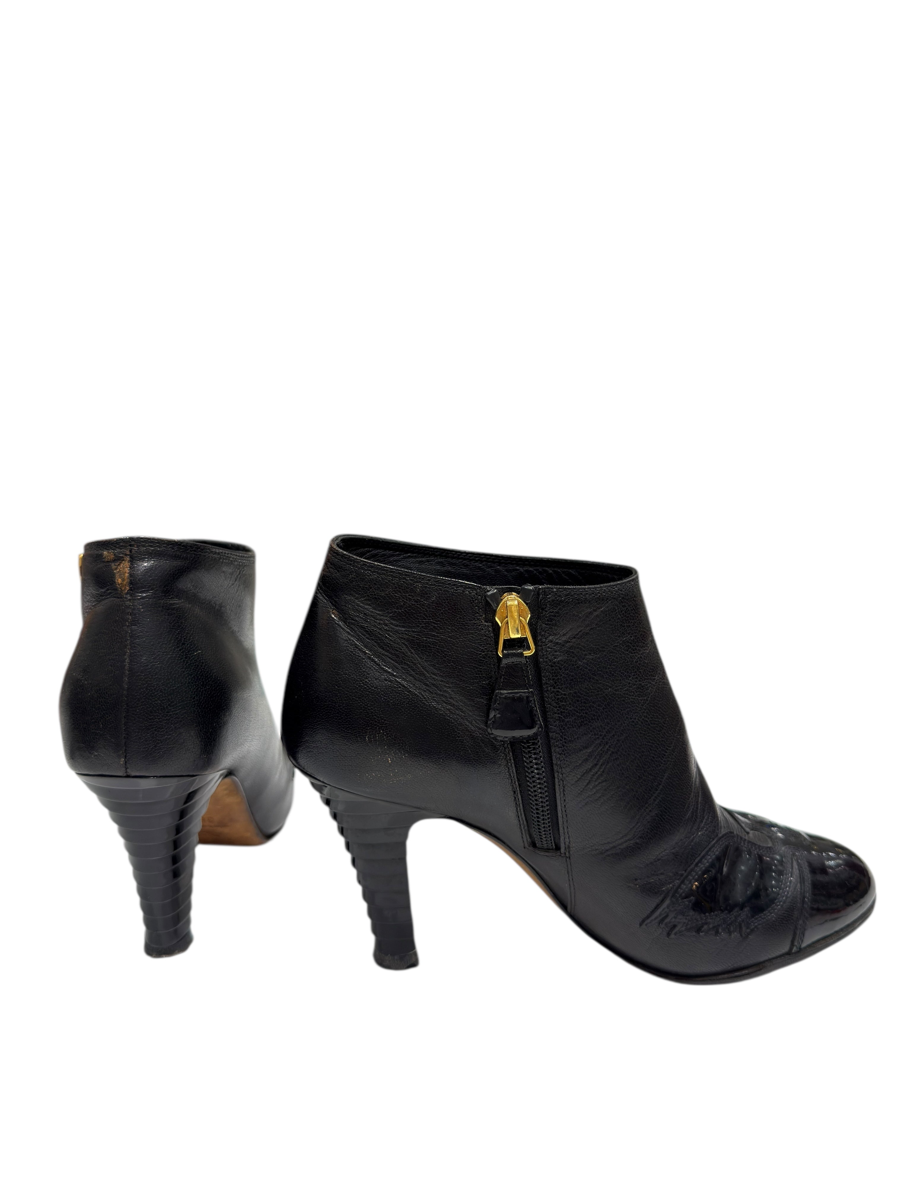 Chanel - Bottines en cuir lisse et bout vernis T36,5